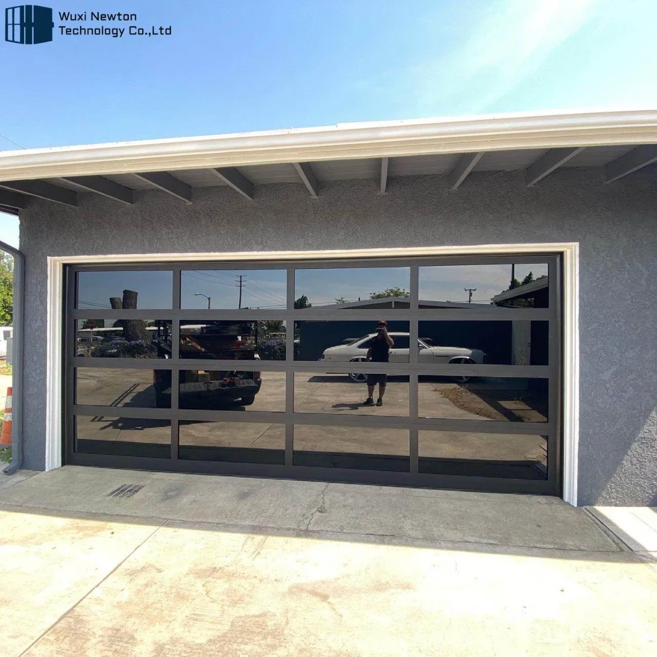 China Manufacture New Black Polycarbonate Aluminum Modern Full View Transparent Plexiglass Glass Garage Door