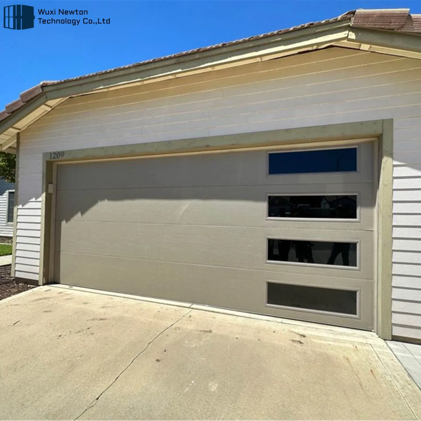 Factory Price Modern Design Garage Equipment Sectional Overhead Garage Doors with Windows