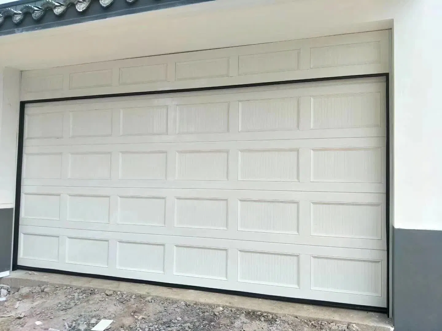 Modern Space-Saving Garage Door Design for Elegant Villas