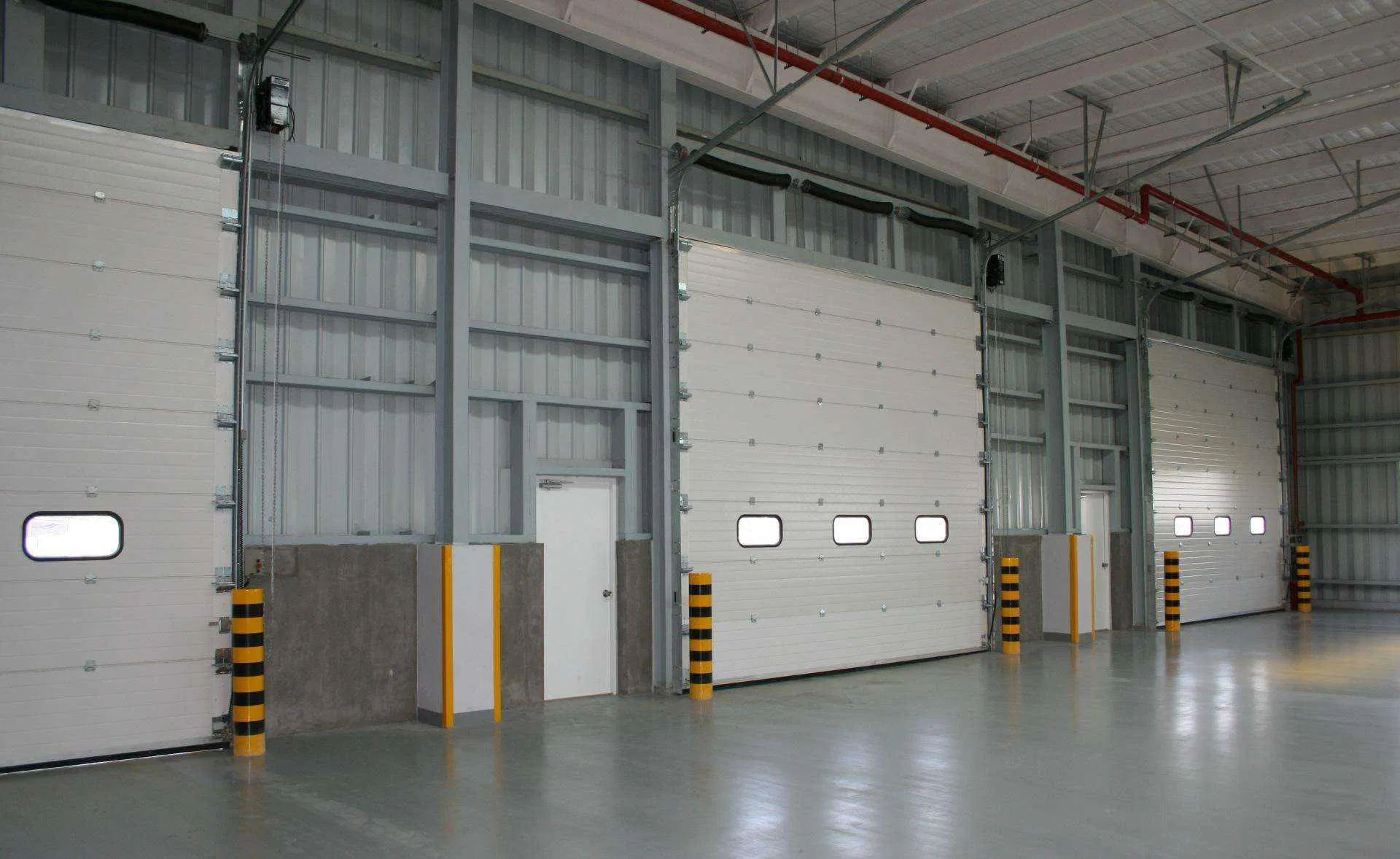 Automatic Remote Control Transparent Industrial Overhead Durable Steel Rolling Shutter Sectional Garage Doors with Elegant Finish