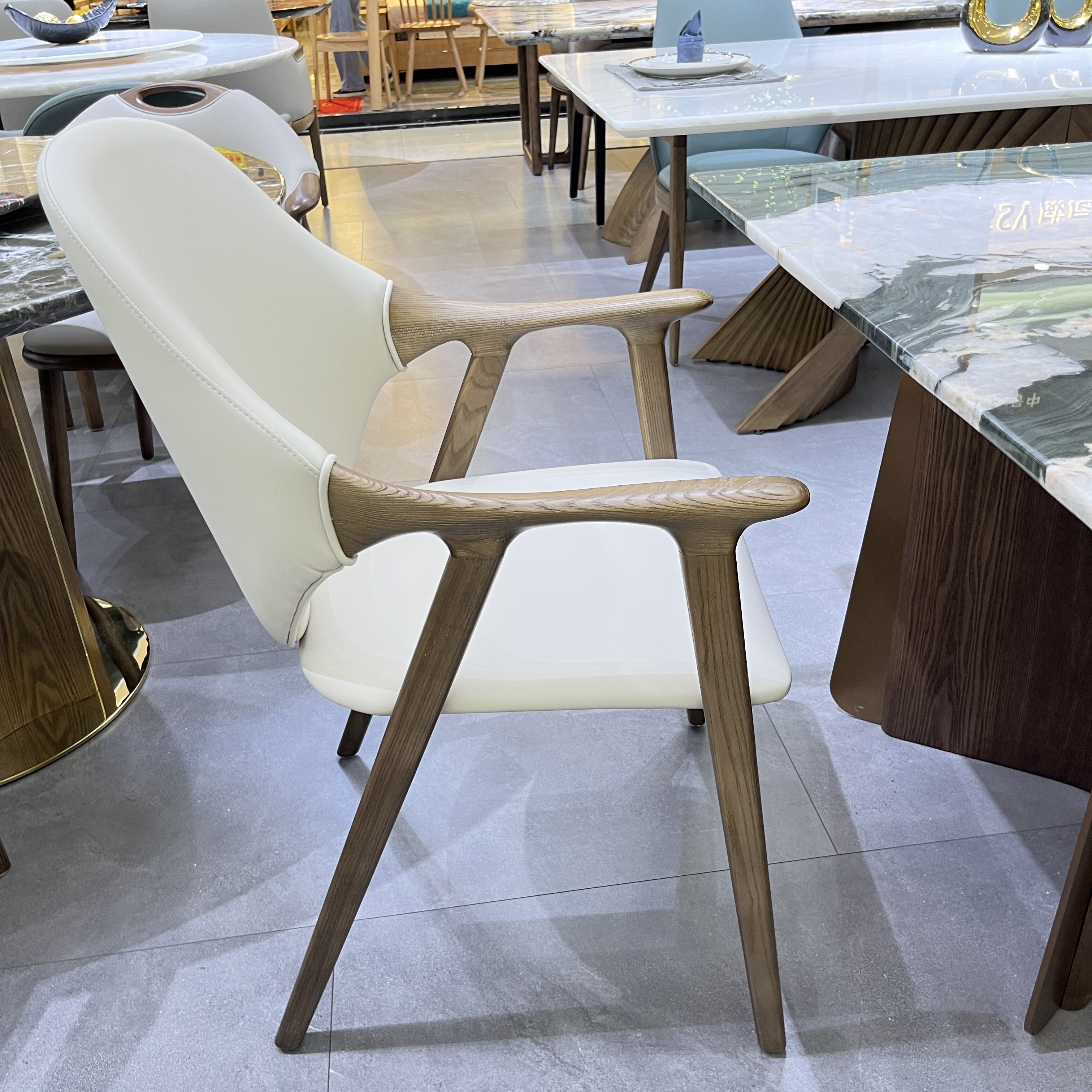 High Quality Modern Dining Room Furniture Hotel Banquet Chair New Designer Leisure Upholstered Armrest Dining Chair