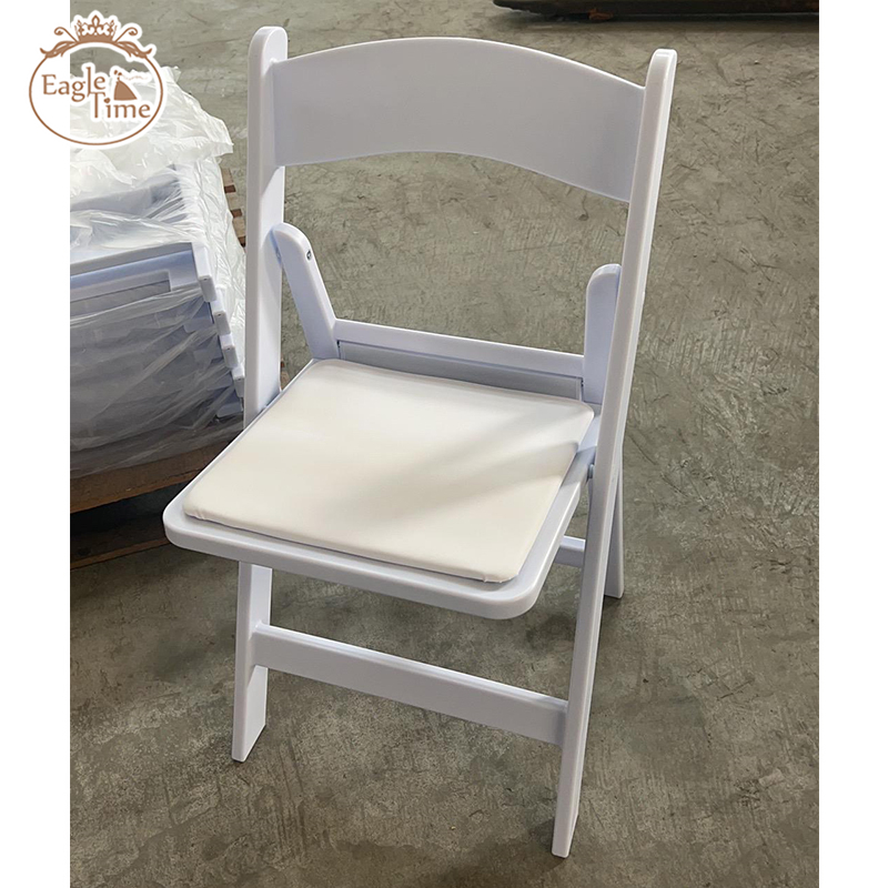Hot Selling Folding Plastic Chairs Wholesale Outdoor Luxury White Plastic Folding Dining Wedding Chairs for Events