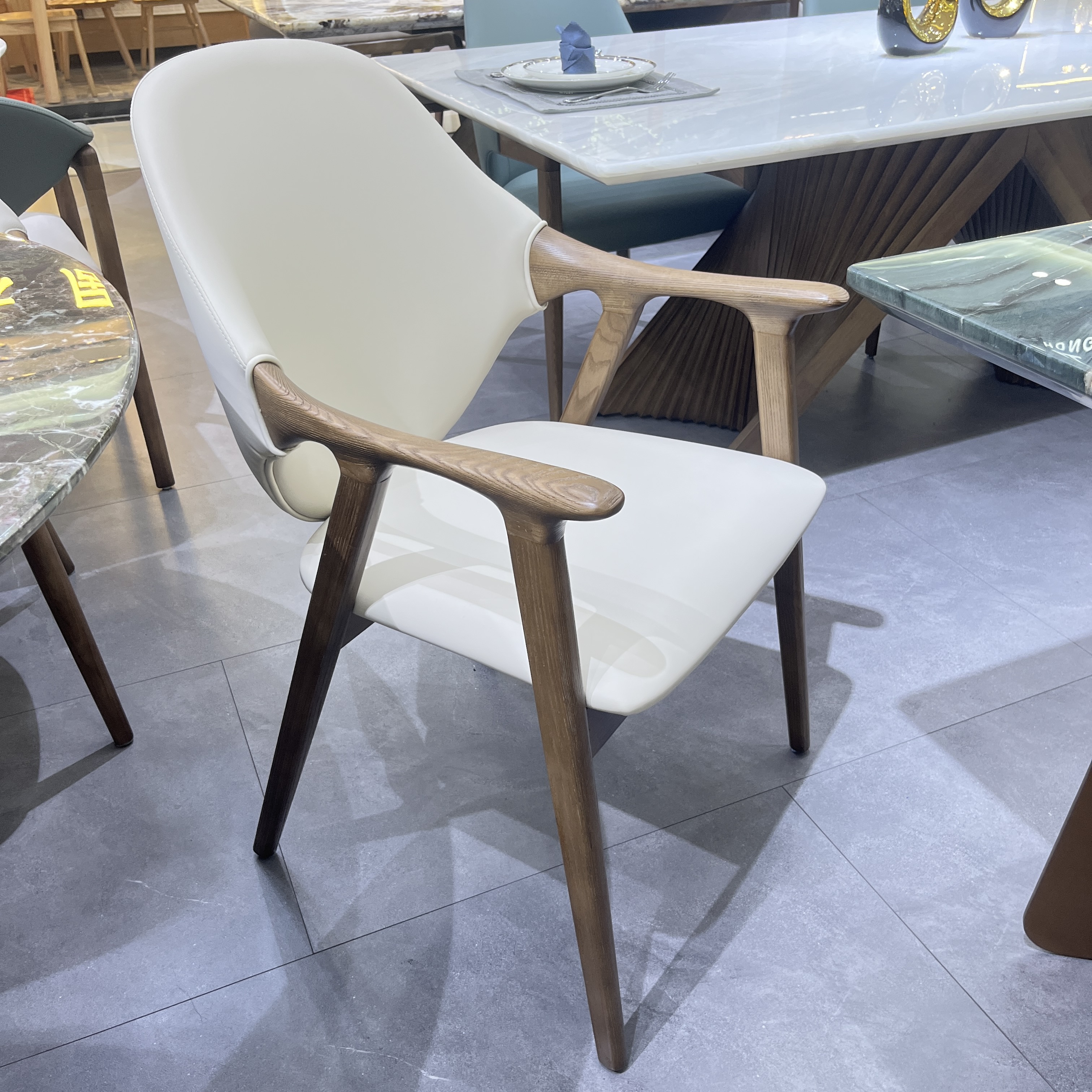 High Quality Modern Dining Room Furniture Hotel Banquet Chair New Designer Leisure Upholstered Armrest Dining Chair