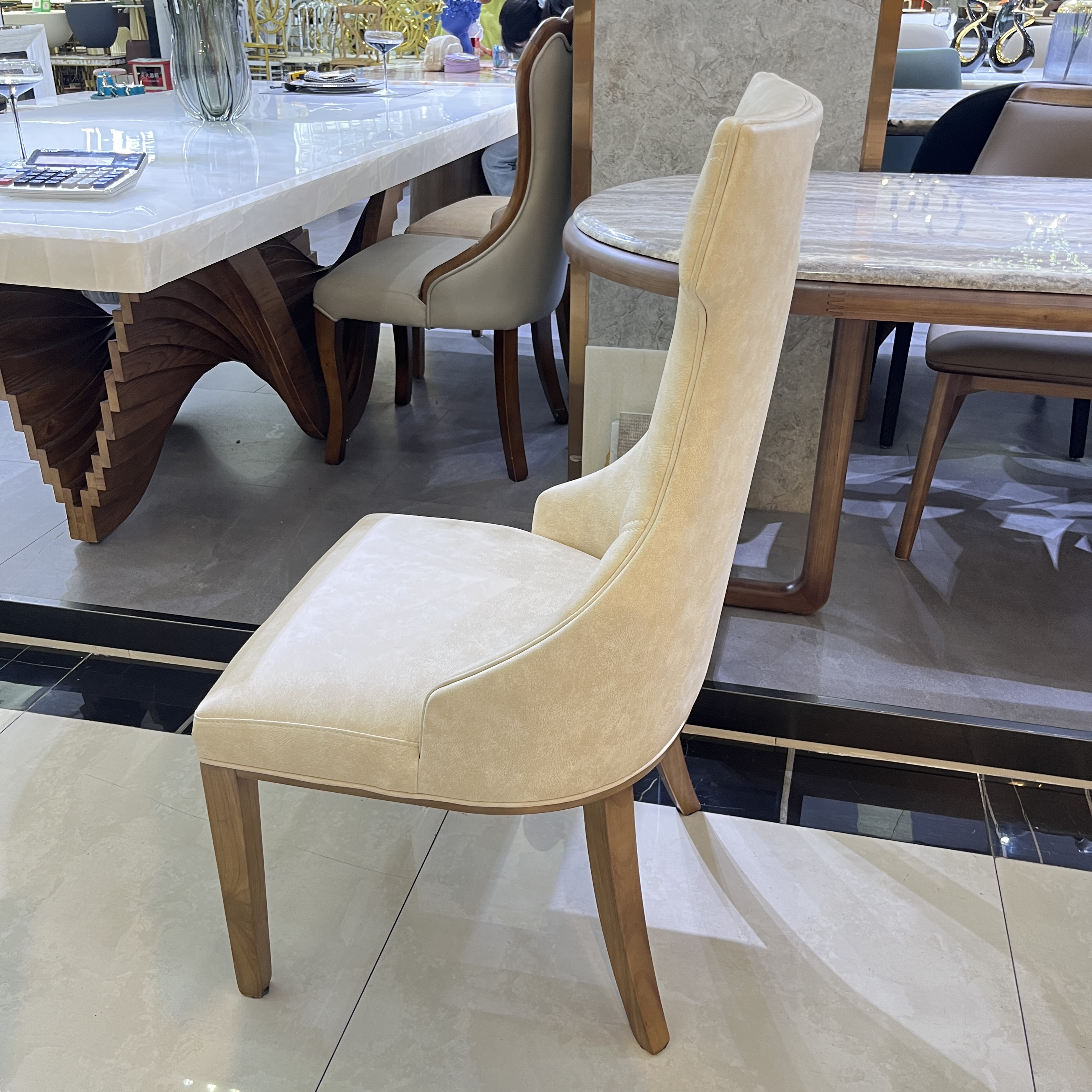 Hot Sale Luxury Modern Elegant Hotel Solid Wood Dining Room Chair Armchair Dining Table Chairs