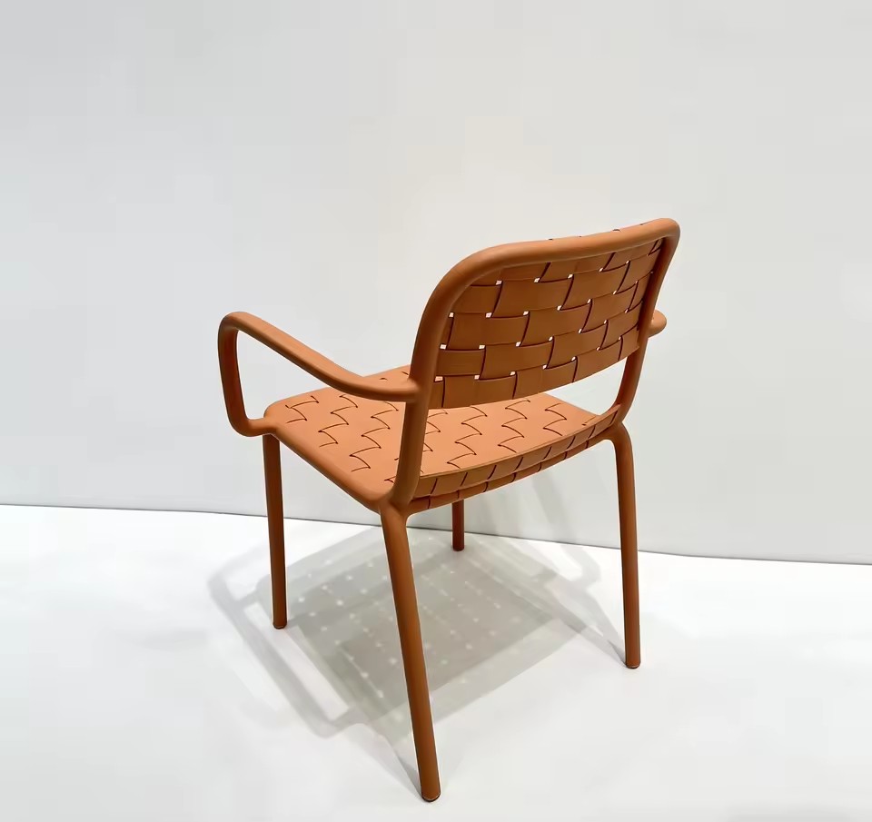Manufacturer Free Sale Cheap Custom Logo Contemporary Plastic Arm Chair Stackable Dining Chairs Home Furniture