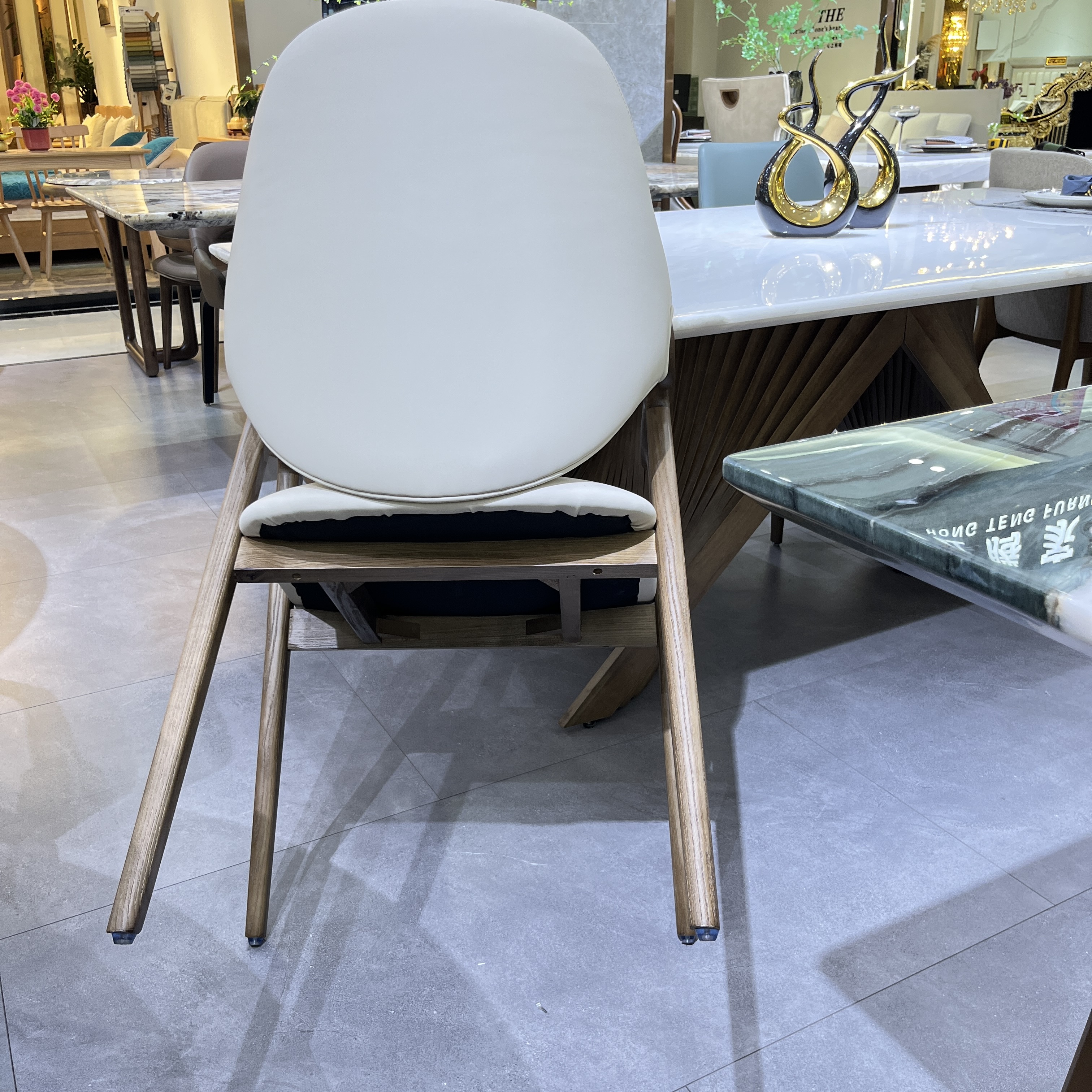 High Quality Modern Dining Room Furniture Hotel Banquet Chair New Designer Leisure Upholstered Armrest Dining Chair