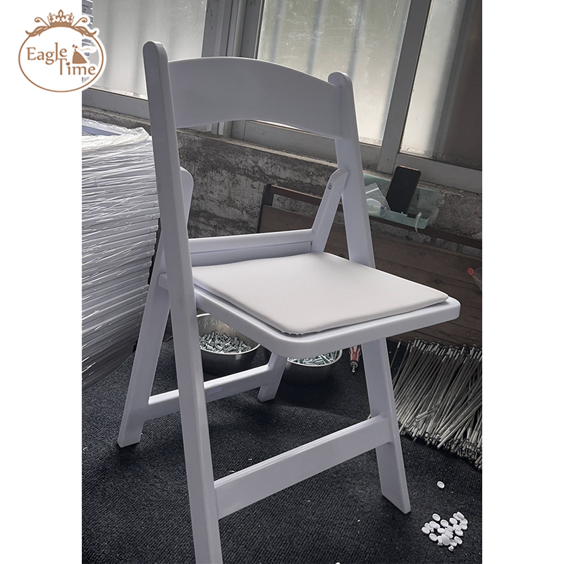 Hot Selling Folding Plastic Chairs Wholesale Outdoor Luxury White Plastic Folding Dining Wedding Chairs for Events