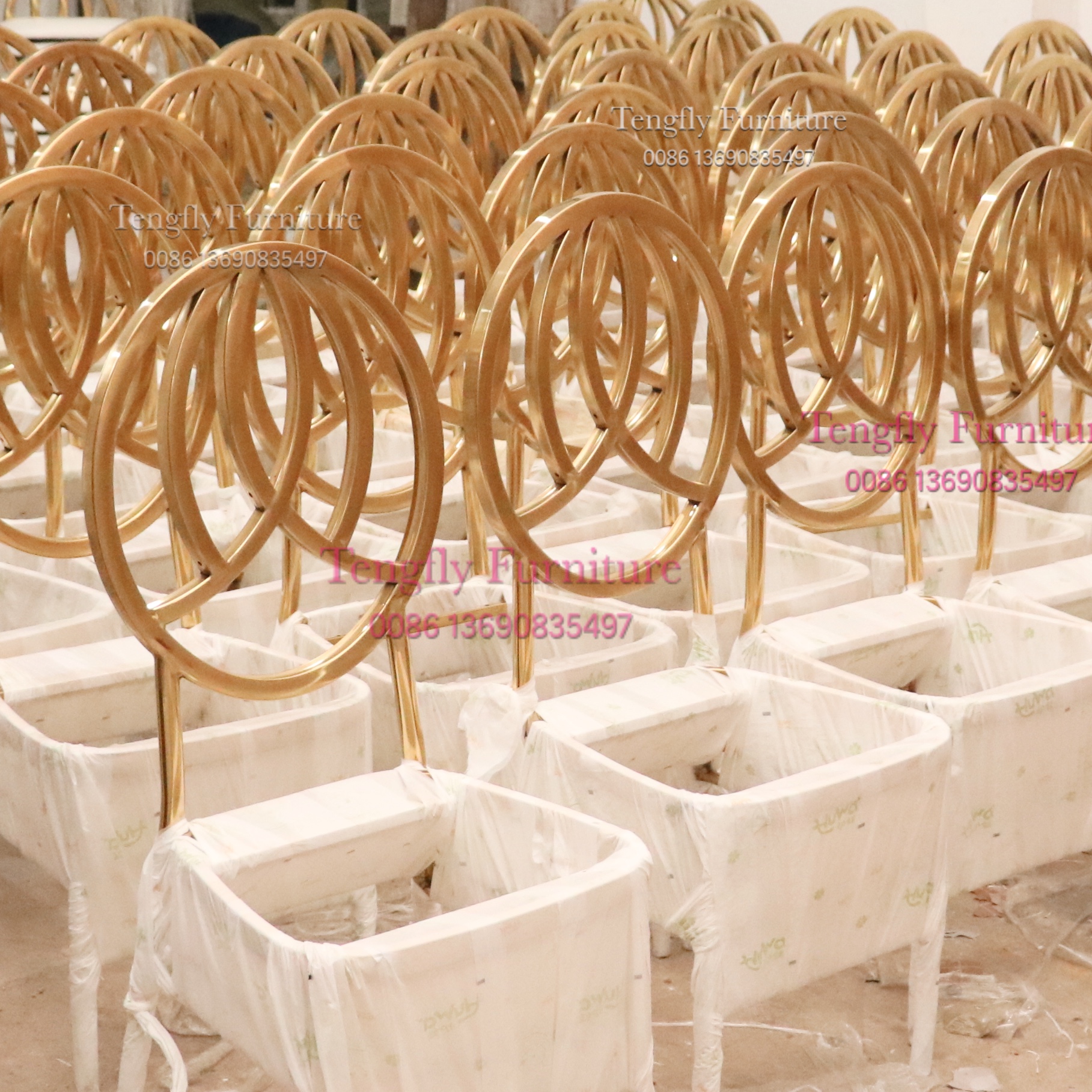 Wholesale Modern Stacking Hotel Room Furniture Banquet Metal Luxury Gold Wedding Chiavari Chairs and Tables for Party Events
