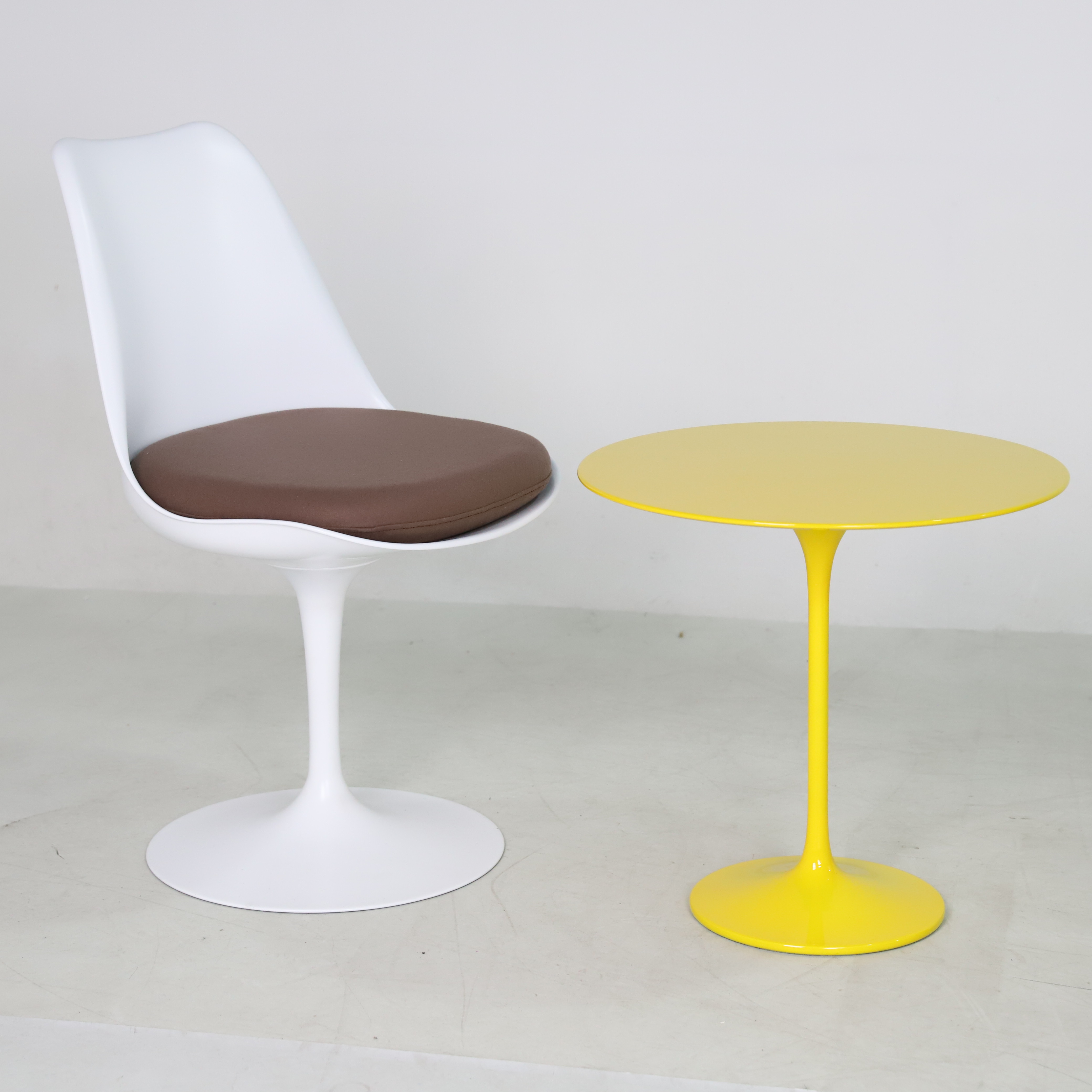 Round Modern Extendable Dining Table Farmhouse Hotel Use Fiberglass Top Black Tulip Design Metal Iron Base Home Furniture