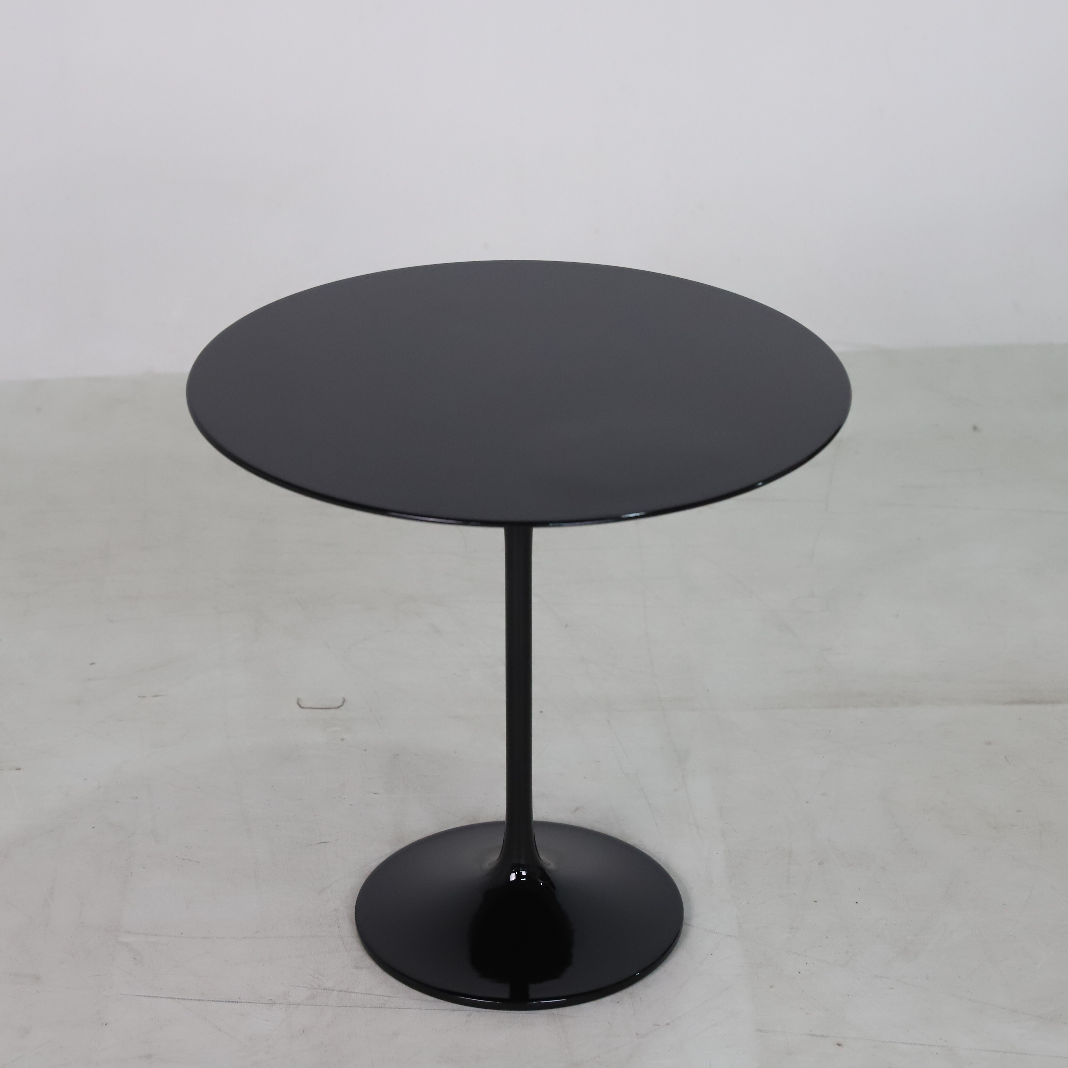 Round Modern Extendable Dining Table Farmhouse Hotel Use Fiberglass Top Black Tulip Design Metal Iron Base Home Furniture