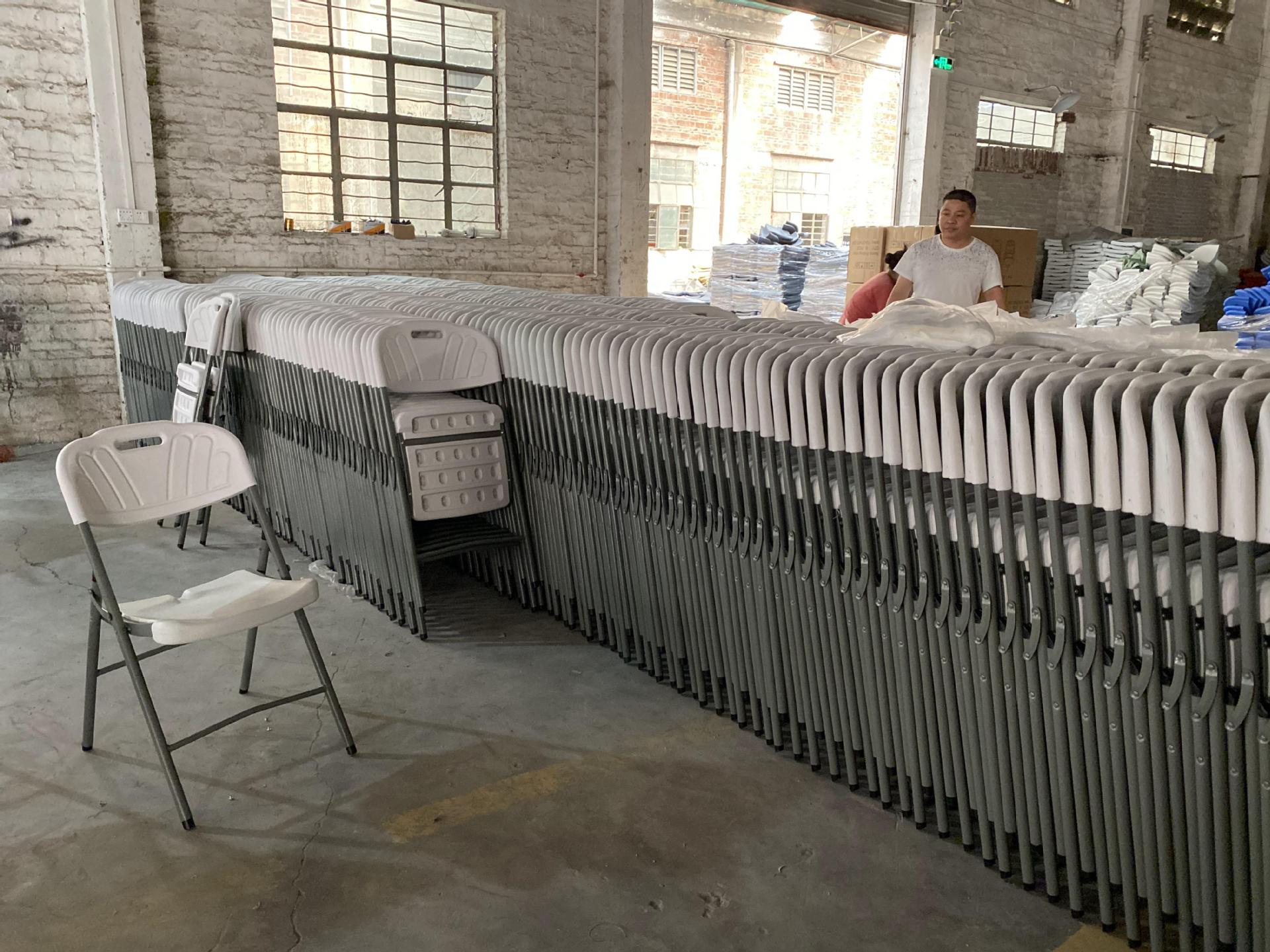 Contemporary Plastic Folding Outdoor Chair Farmhouse School Dining Park Workshop Courtyard Party Events-Simple Economically