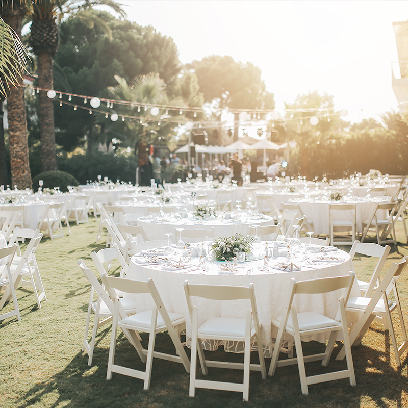 Modern White Wimbledon Plastic Folding Chairs for Event Chair Outdoor Garden Dining Event Hall Weddings Parties Durable
