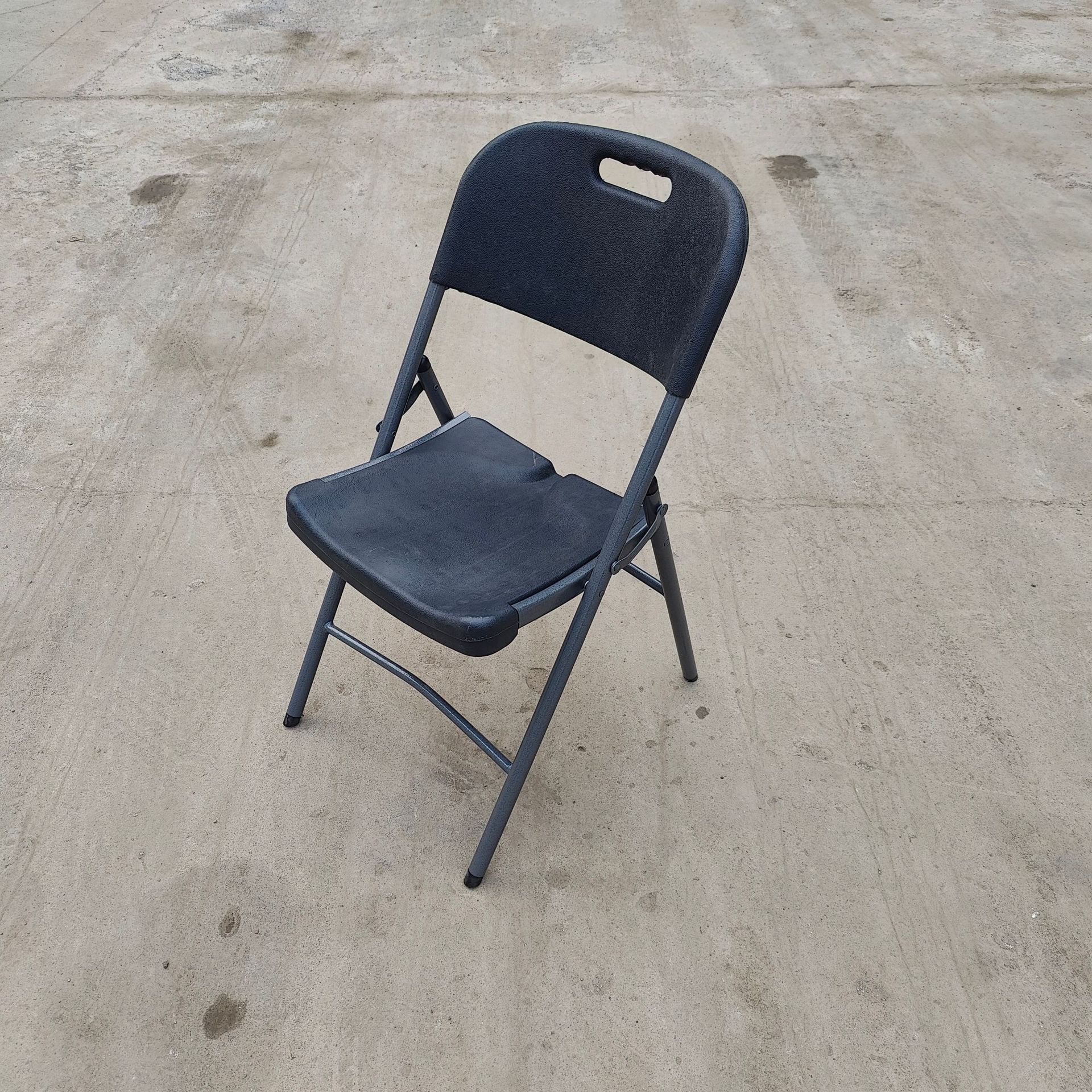 Wholesale Lightweight Plastic Folding Chair Modern Portable Outdoor Furniture White Camping for Events Party Wedding Banquet