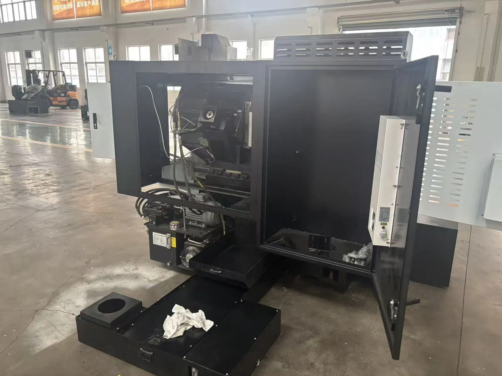 Compact CNC Machining Center for Non-Ferrous Metals Taiwan Motor Control