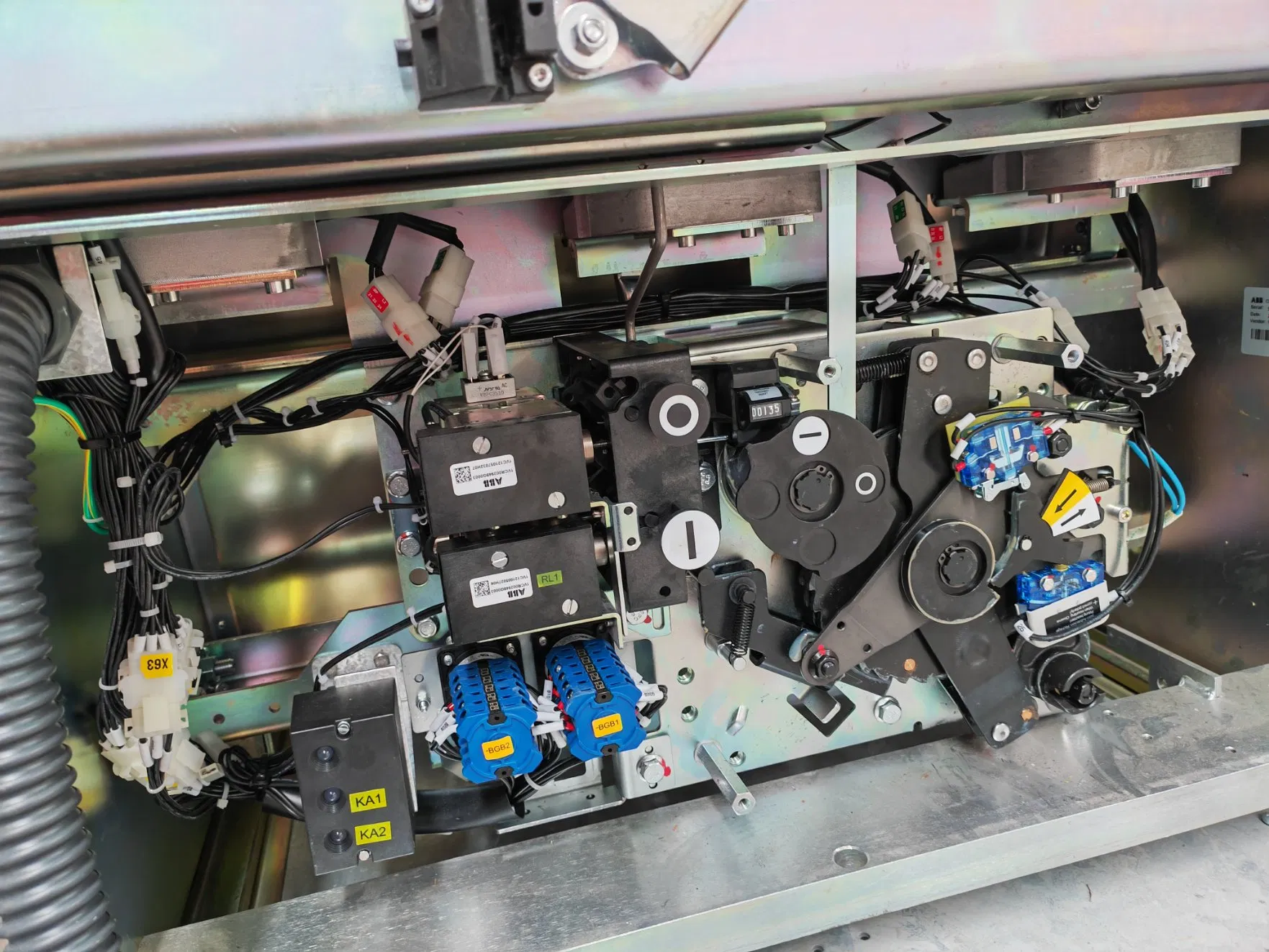 3150A 40.5kv Air Insulated ABB Sf6 HD4 Medium Voltage Switchgear with Forced Air Cooling