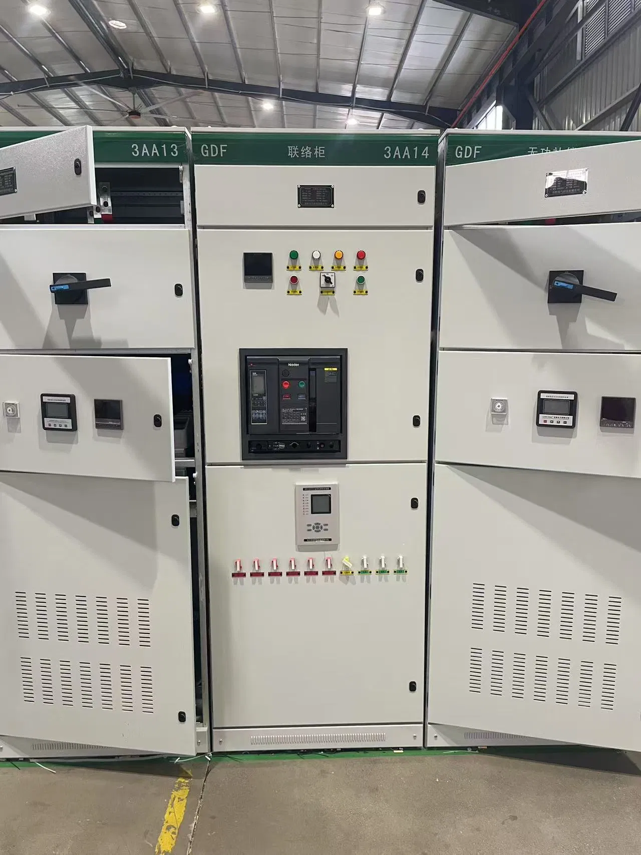 Advanced Smart Low Voltage Power Distribution System with Intelligent Switchgear