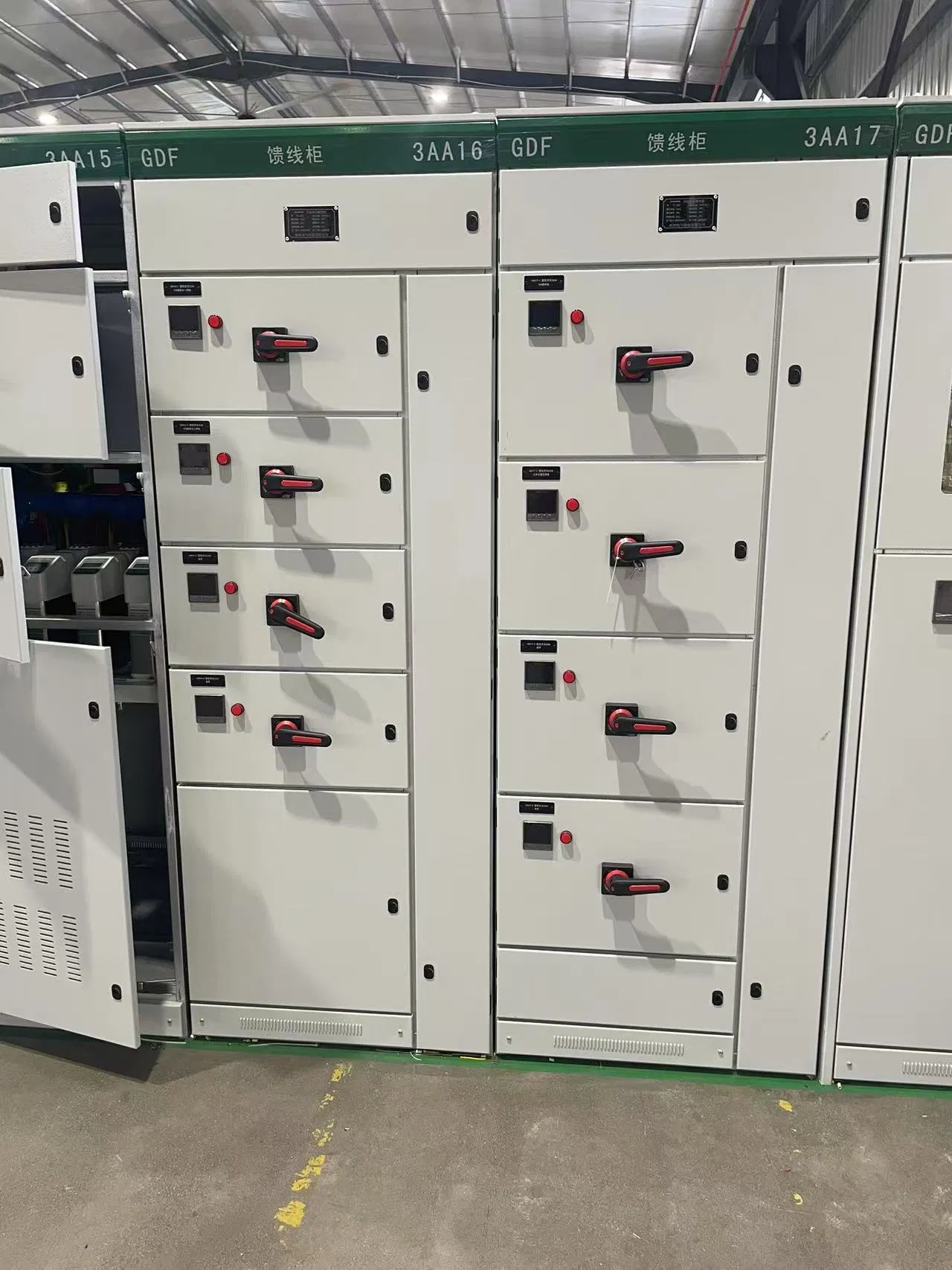 Advanced Smart Low Voltage Power Distribution System with Intelligent Switchgear