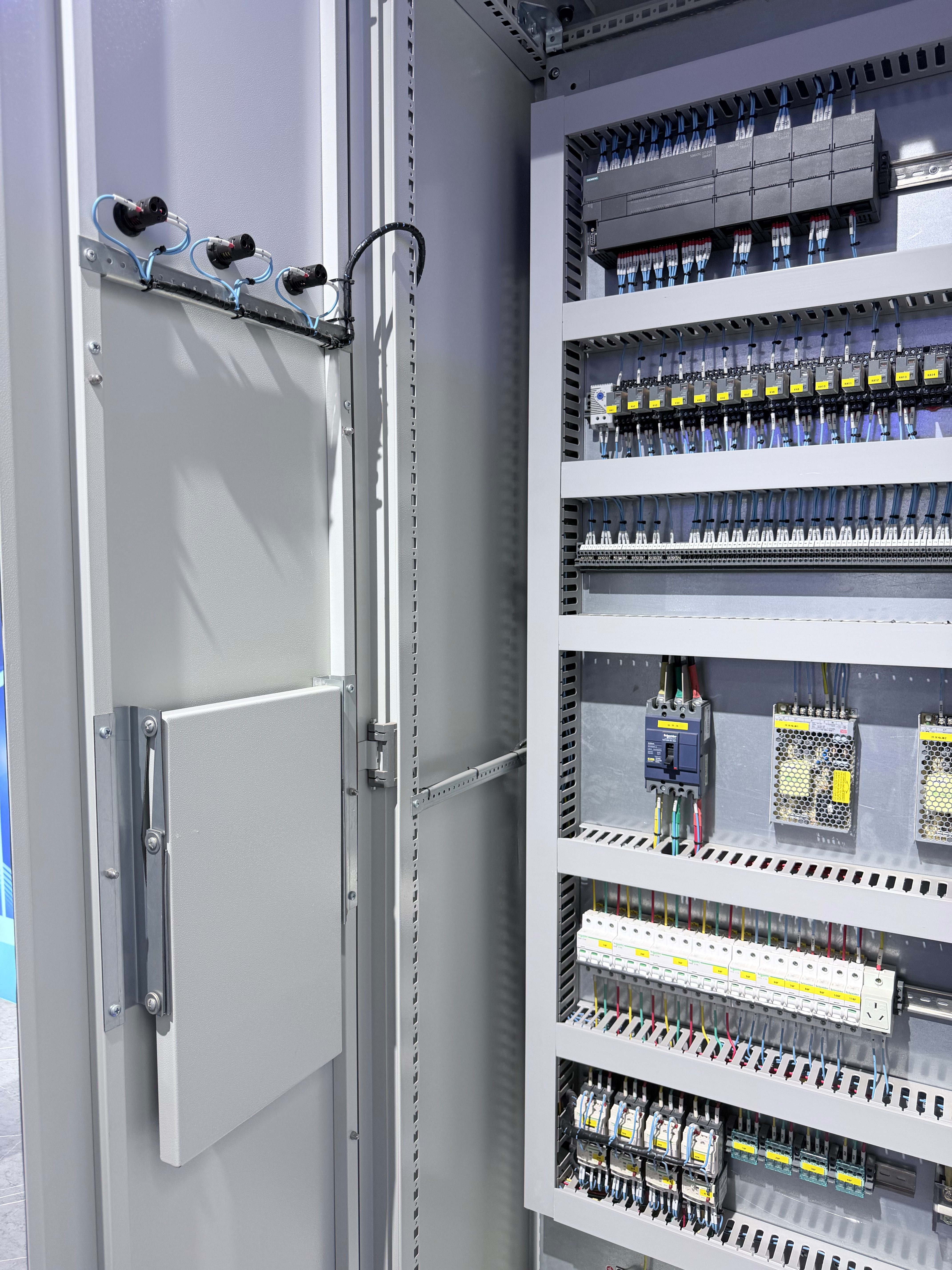 HengRui LV Switchgear Control Panel Board 400A~100A Electrical Distribution Cabinets with Ethernet/RS485 and IP66 Protection