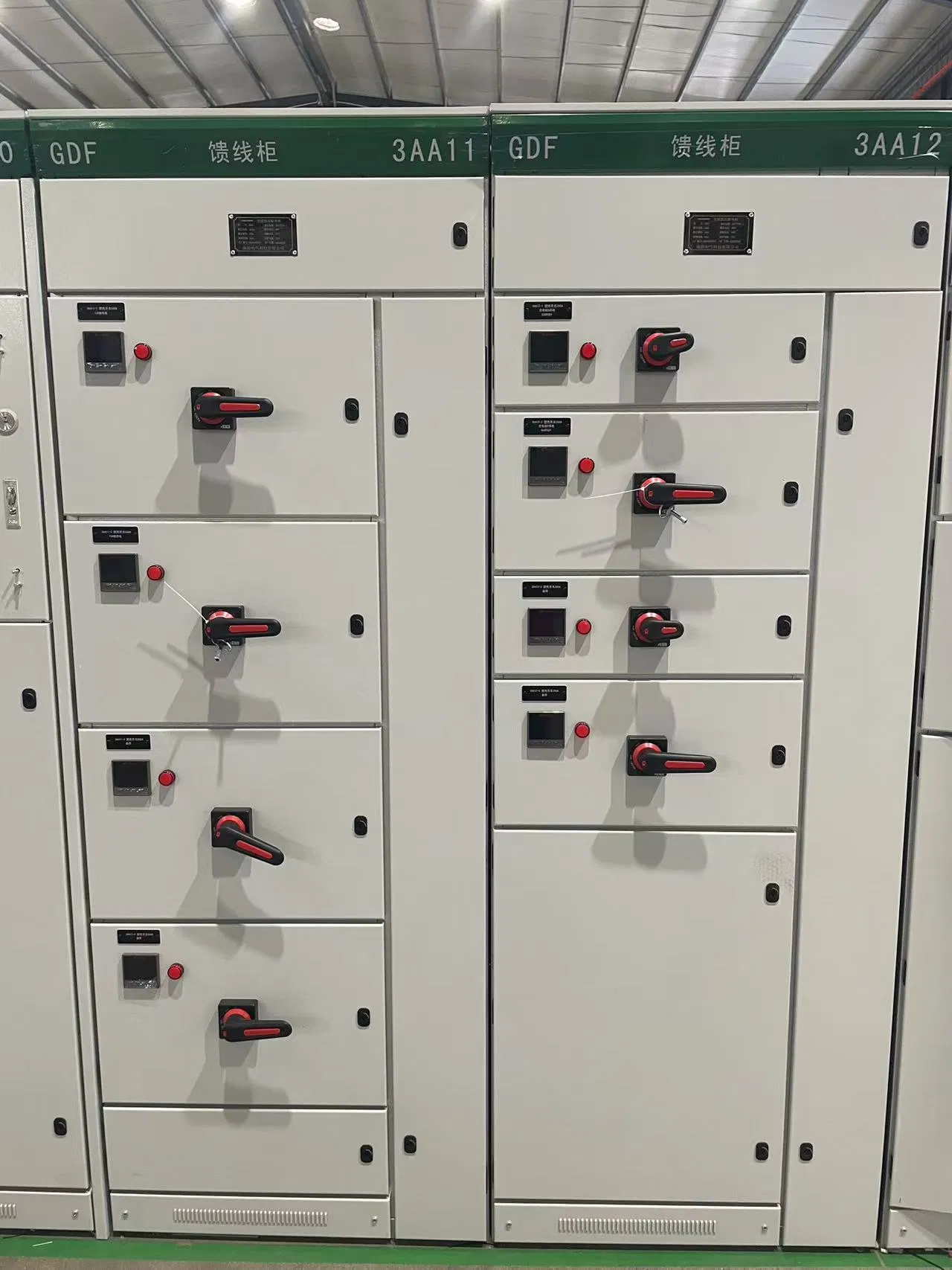 Advanced Smart Low Voltage Power Distribution System with Intelligent Switchgear