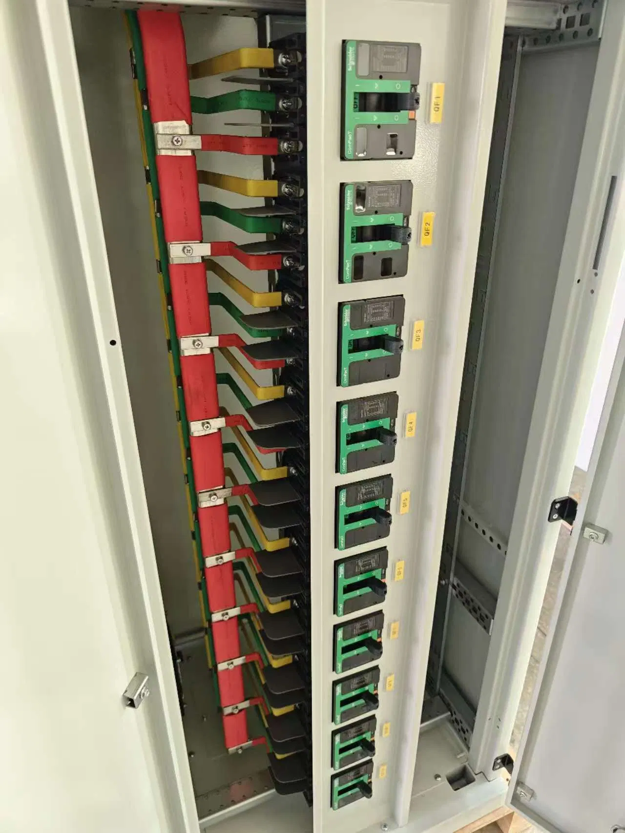 Intelligent Energy Management PDC Cabinet 6200A Power Distribution Switchgear