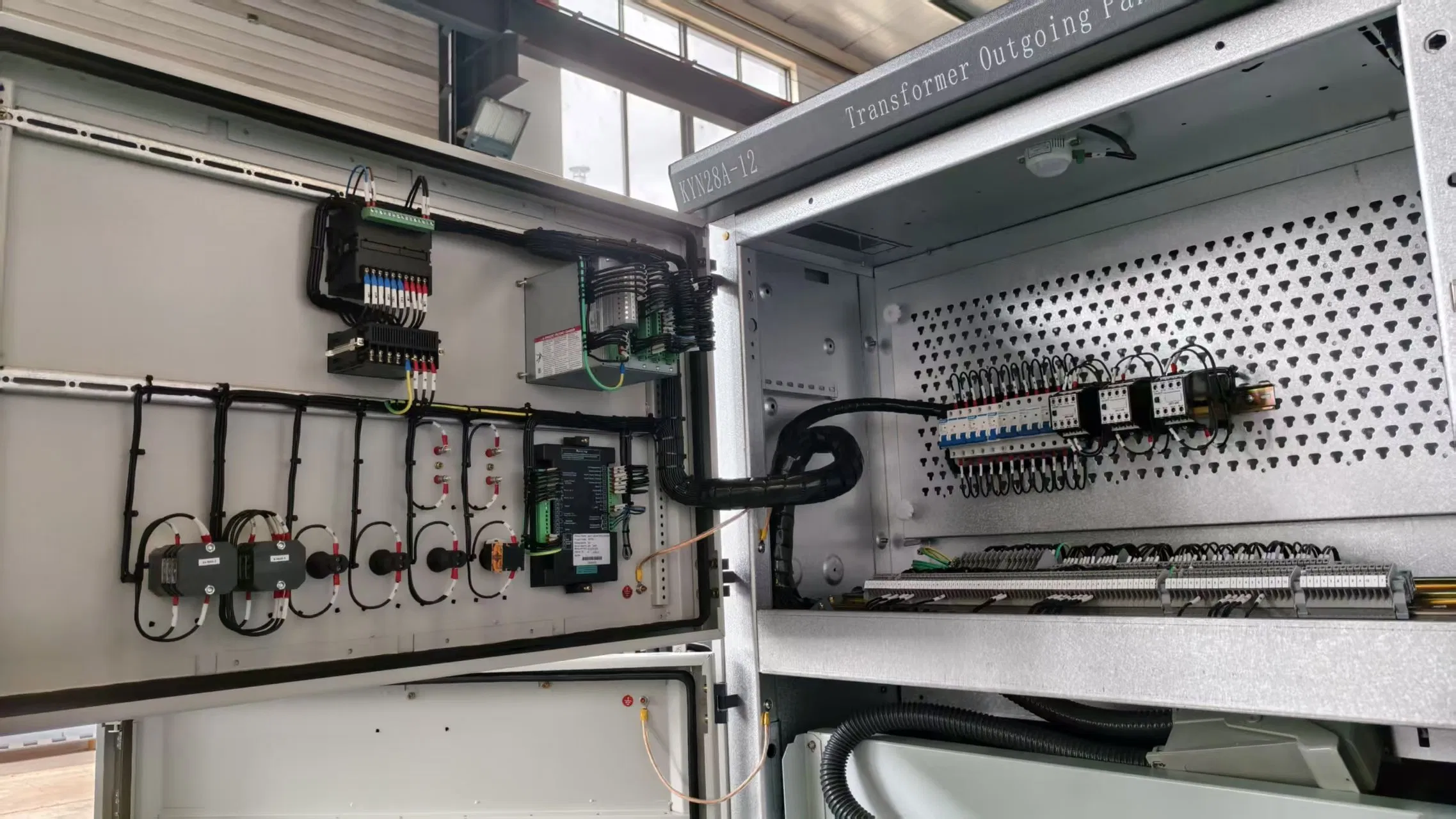 10kv 11kv 12kv 24kv Kyn28A-12 Indoor Metal-Clad Removable AC High Voltage Switchgear with Schneider Vcb Circuit Breaker
