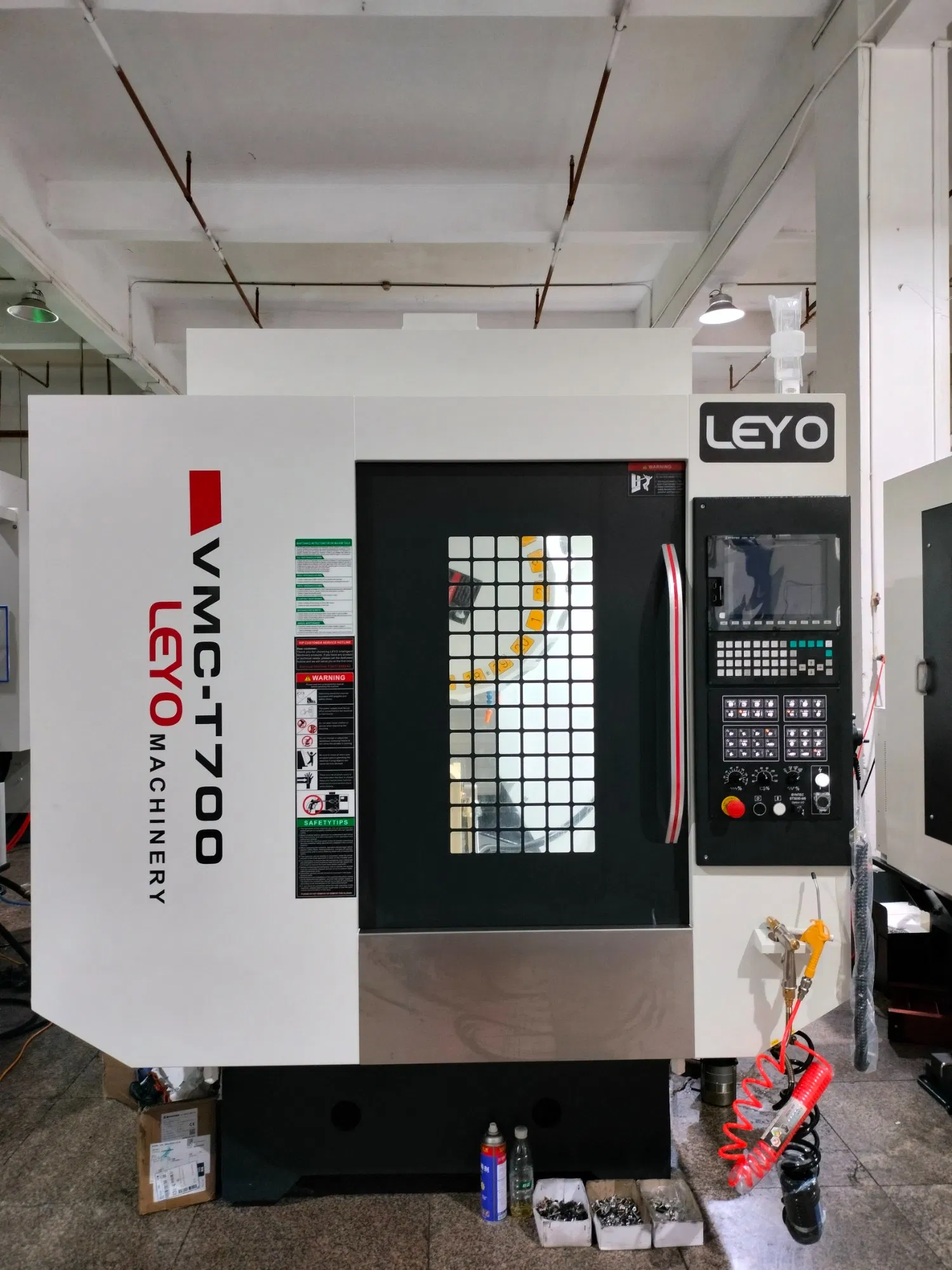 Leyo Vmc T700 Compact Machning Center for 5.5/7.5 Kw Spindle Motor Power