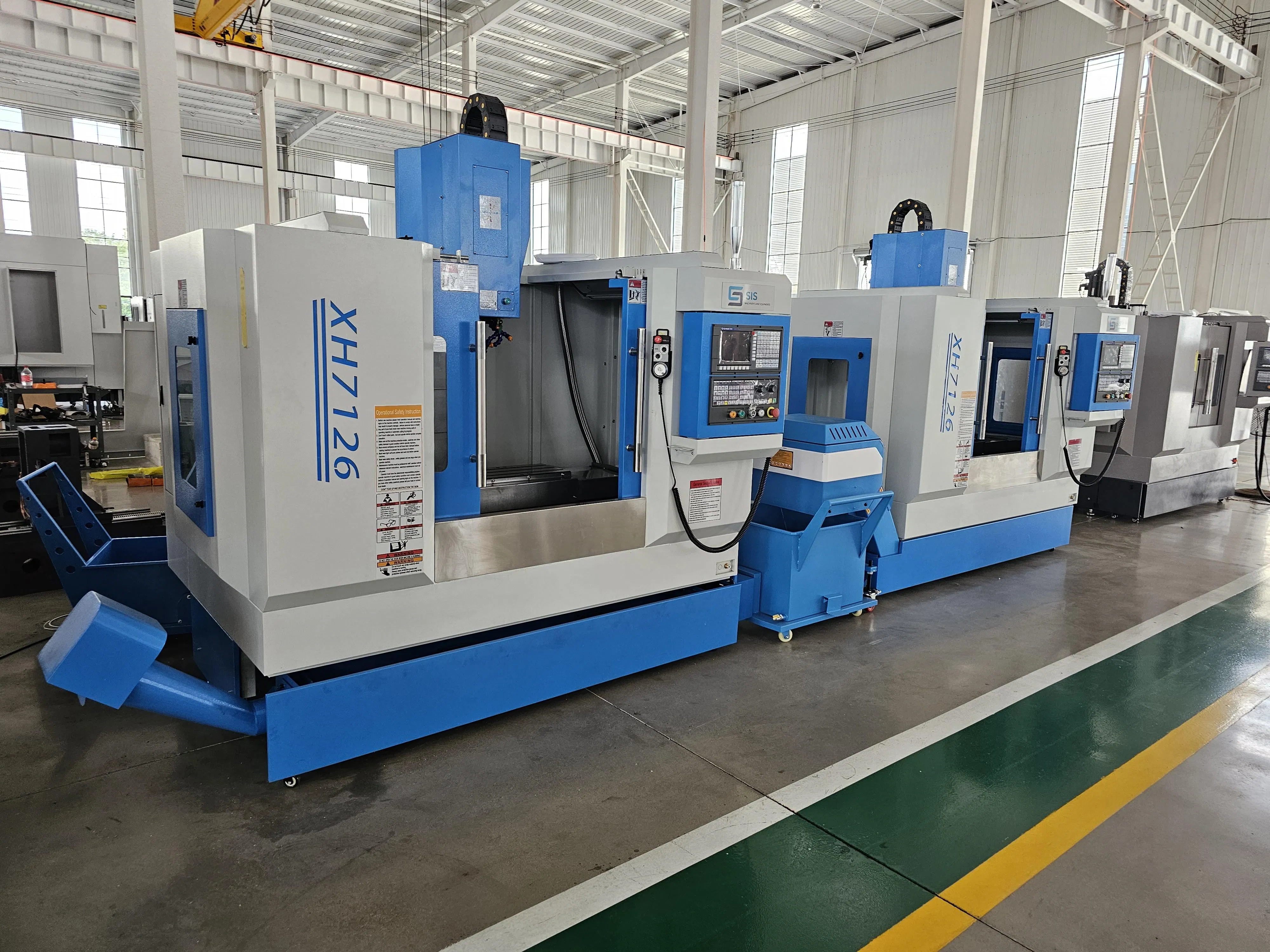 Xh7126 Vertical CNC Milling Machine Center New Fanuc GSK Mitsubishi Siemens Control Systems Single Bt40 Motor Construction