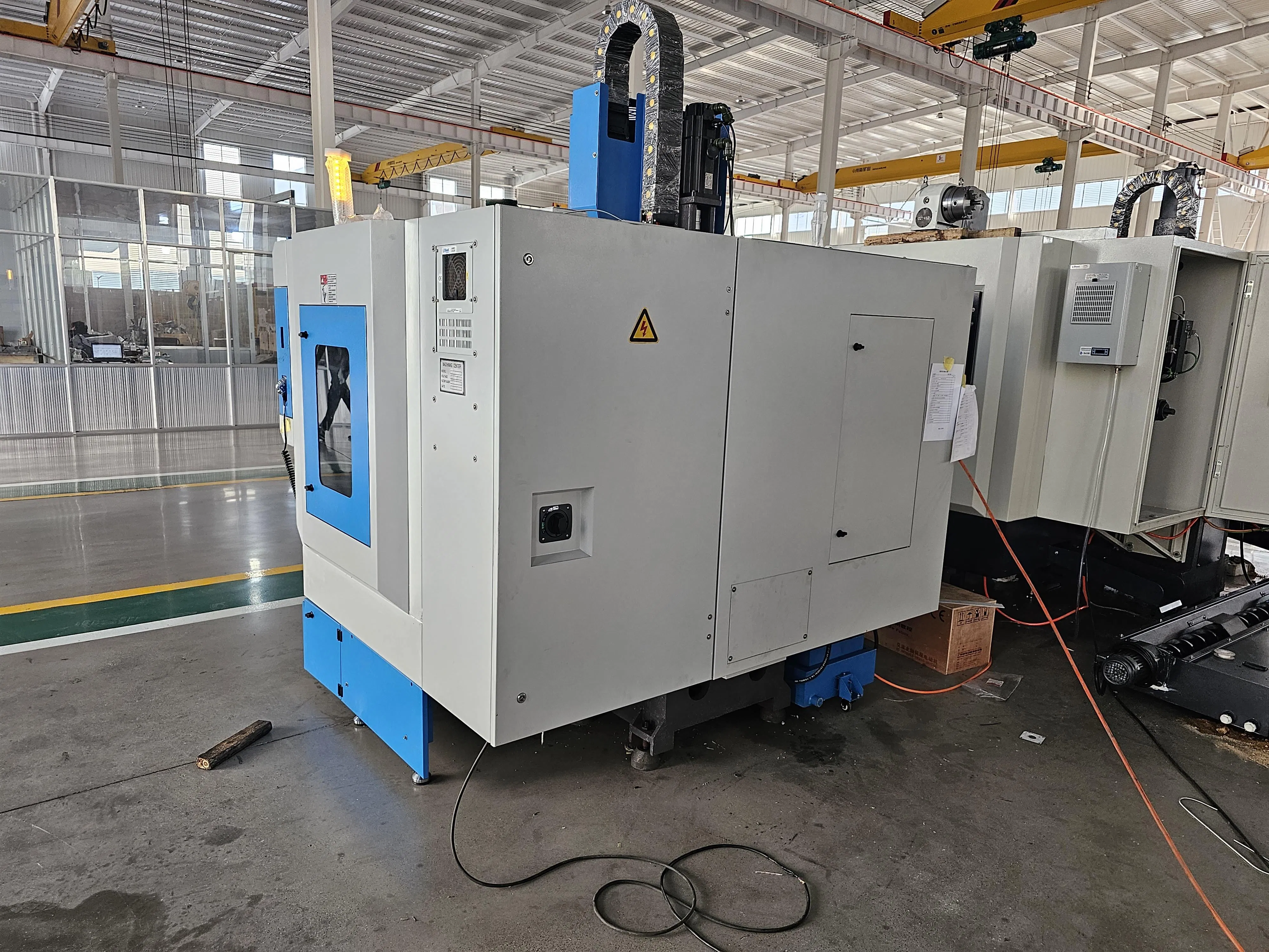 Xh7126 Vertical CNC Milling Machine Center New Fanuc GSK Mitsubishi Siemens Control Systems Single Bt40 Motor Construction