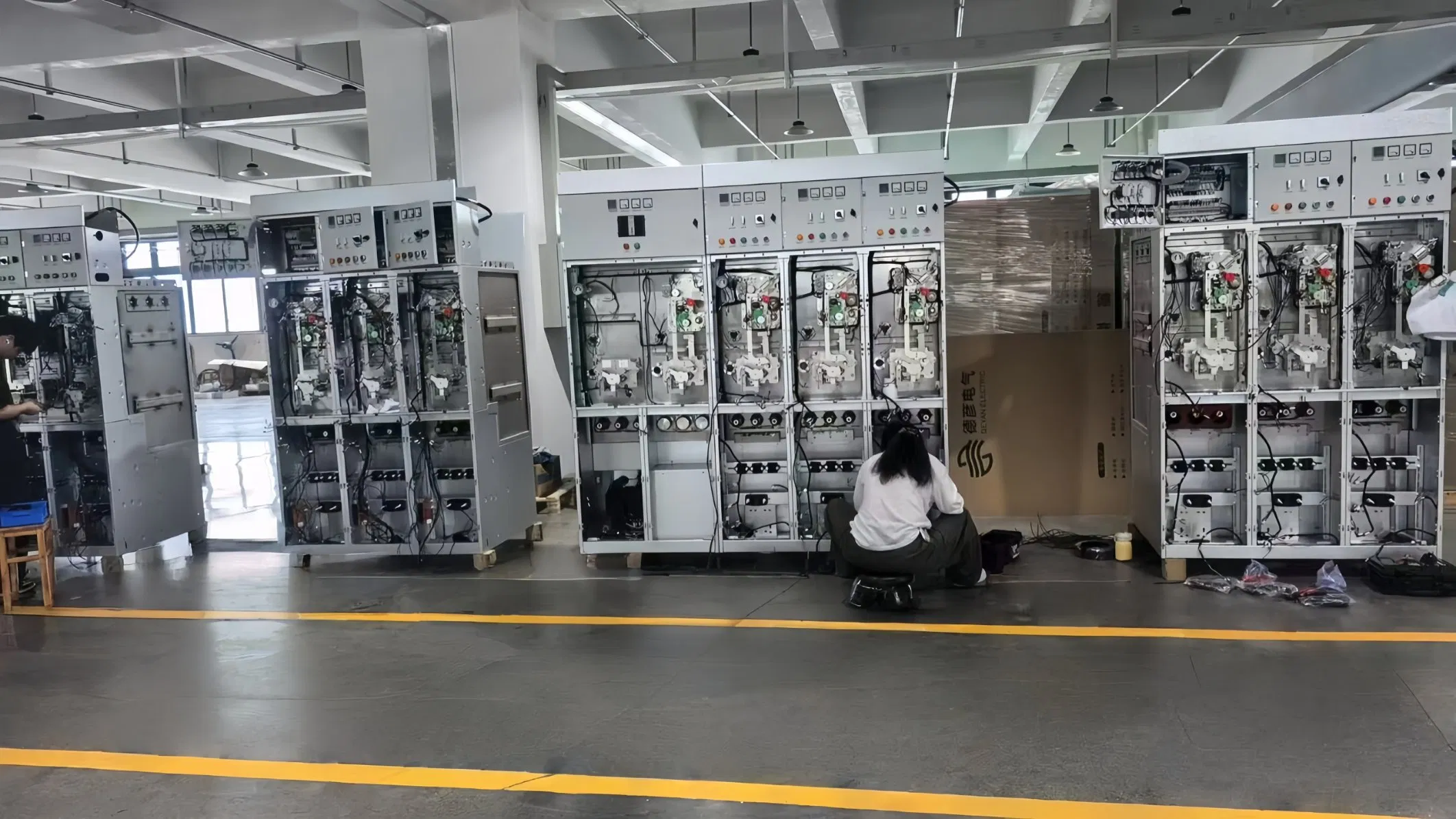 Deyan Smart Control Switchboard Metal-Clad Gas Insulated High Voltage Medium Voltage Electric Cabinet Switchgear