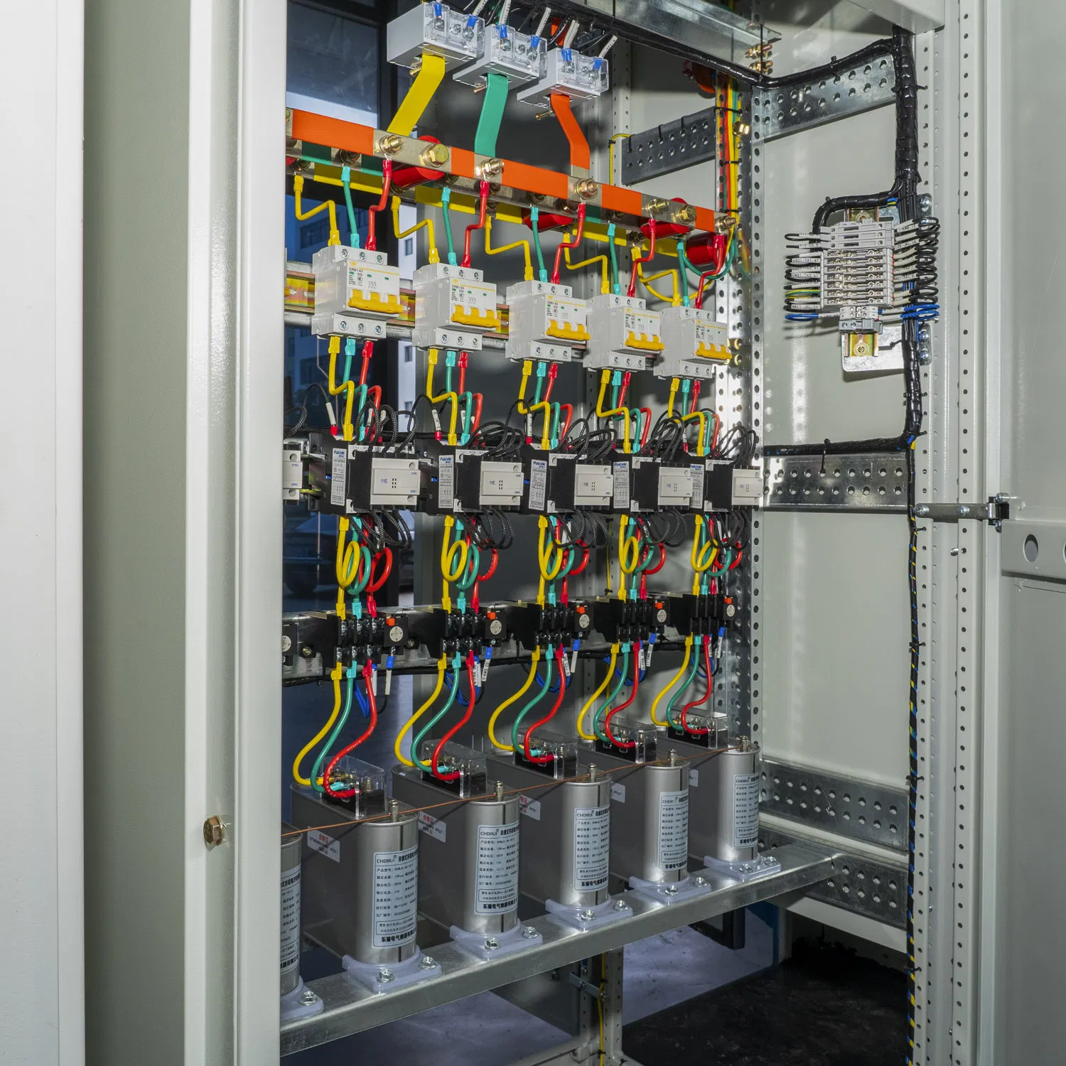 Complete Switchgear Systems with Multi-Scenario Industrial Applications and Internal Component Configurations