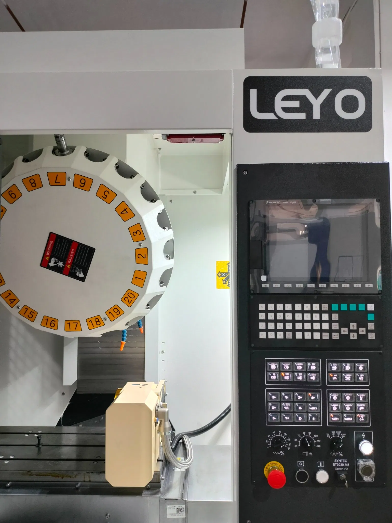 Leyo Vmc T700 Compact Machning Center for 5.5/7.5 Kw Spindle Motor Power