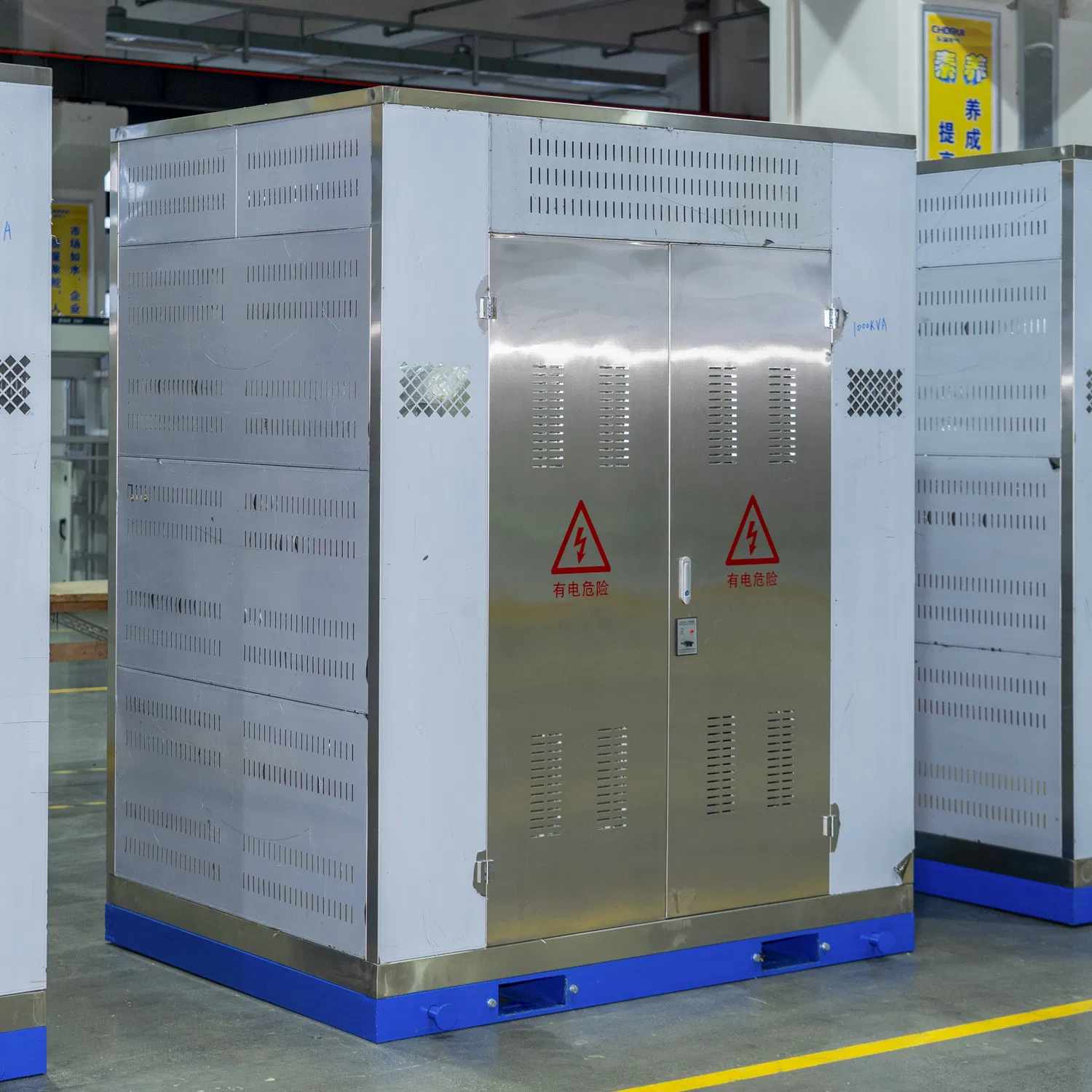 Industrial Power Distribution Switchgear Systems with Multi-Scenario Applications and Internal Component Views