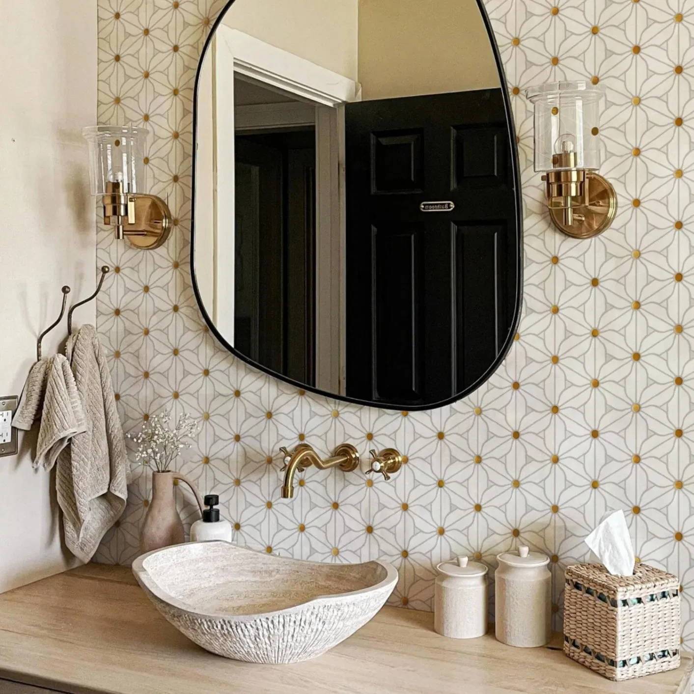 Rose Pink and Ming Green Marble Mosaic Tile Hexagon Crema Marfil Marble Mosaic for Bathroom Building Material