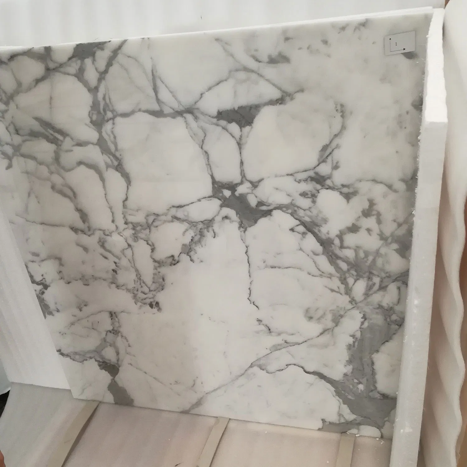 China Supplier Natural Polishing Statuary Stone Cut to Size Tiles White Marble Slabs