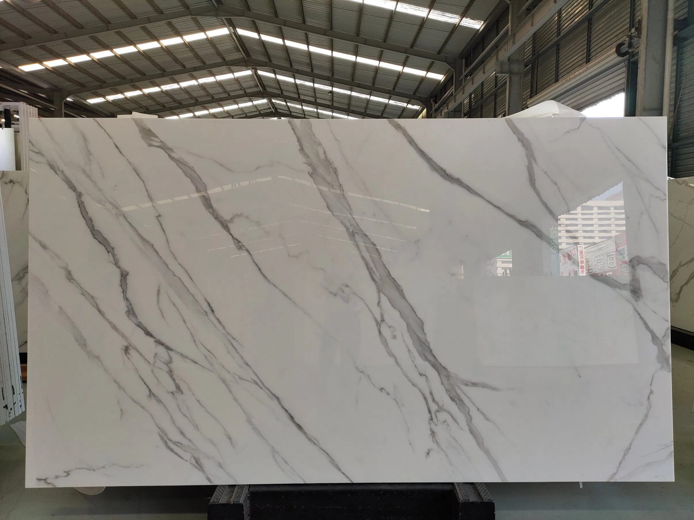 Bookmatched Artificial Calacatta Nano Glass Marble Slab for Decoration Walls