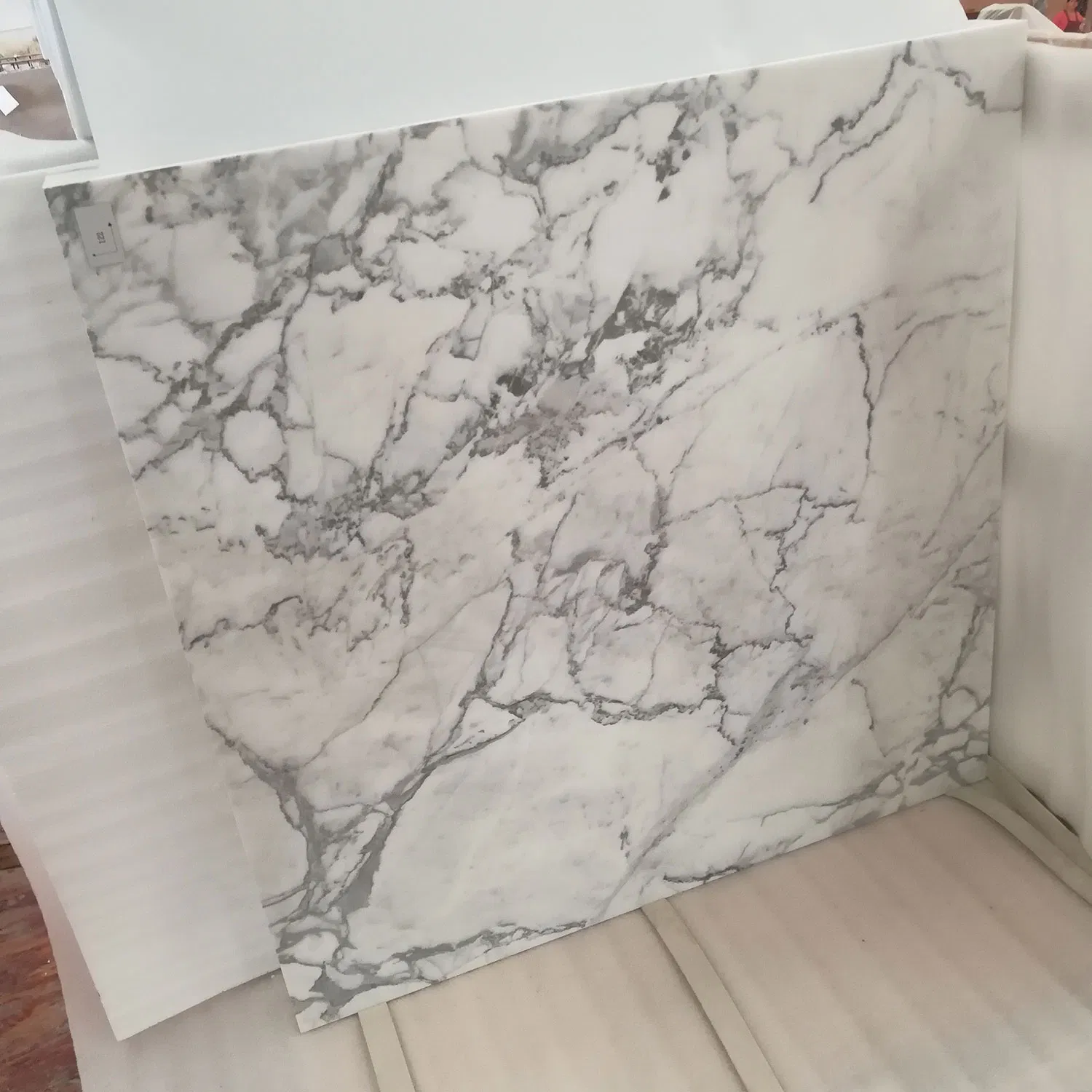 China Supplier Natural Polishing Statuary Stone Cut to Size Tiles White Marble Slabs