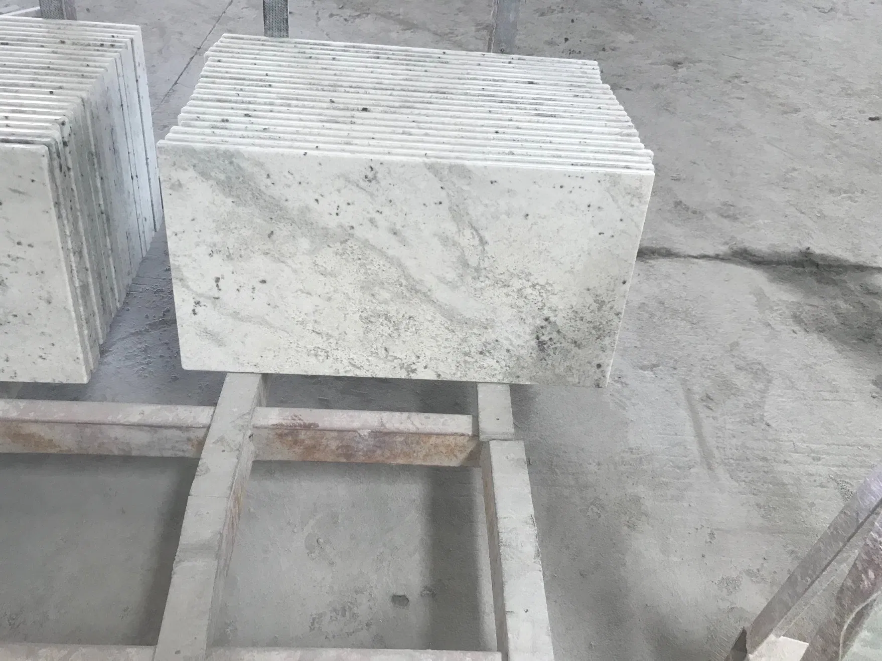 White Granite Slab Kitchen/Bathroom Worktop/Island/Countertop/Flooring/Wall Tile Supplier