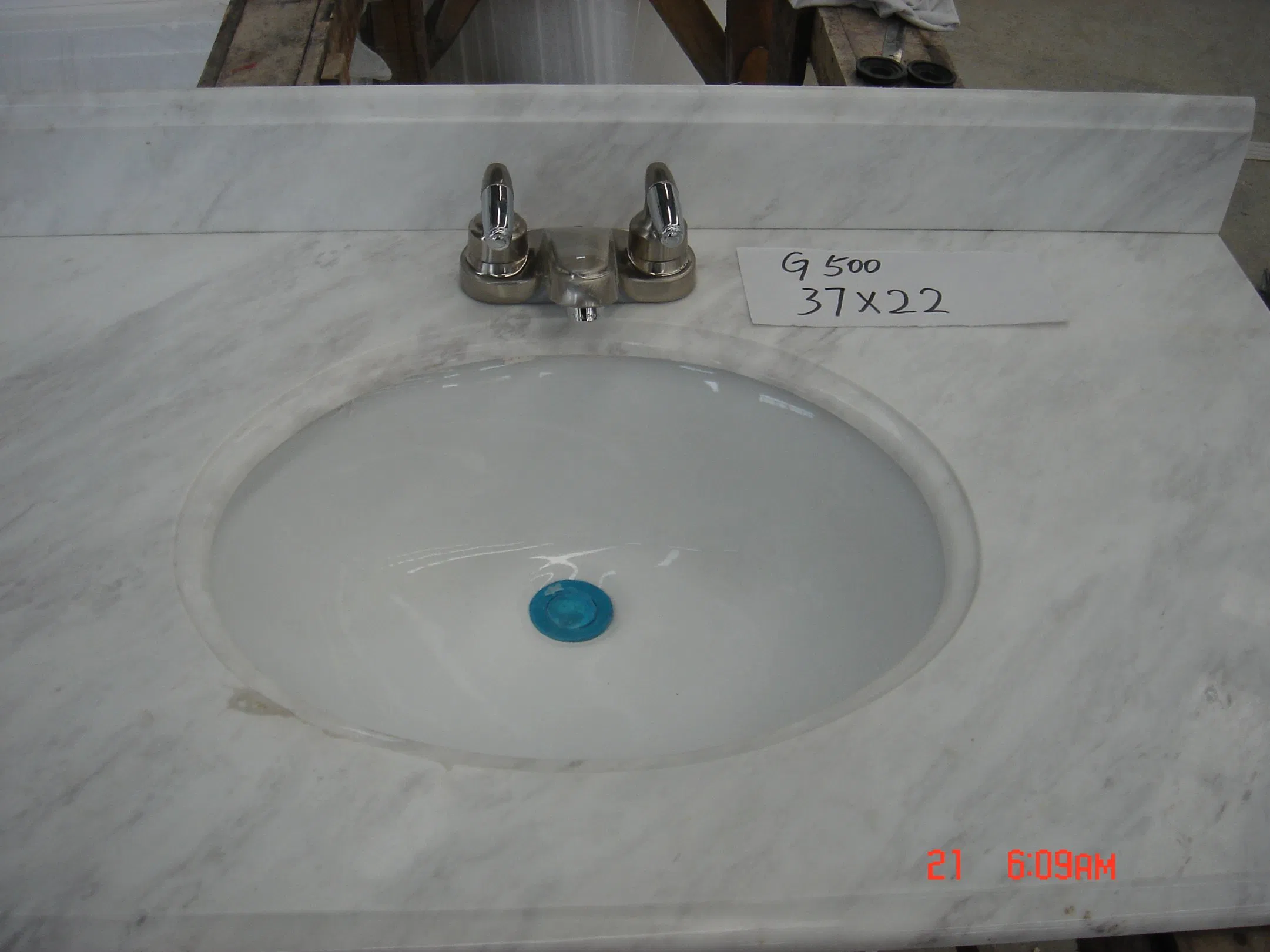 Classic Design Natural Carrara White Marble Countertop with Basin Chinese Supplier