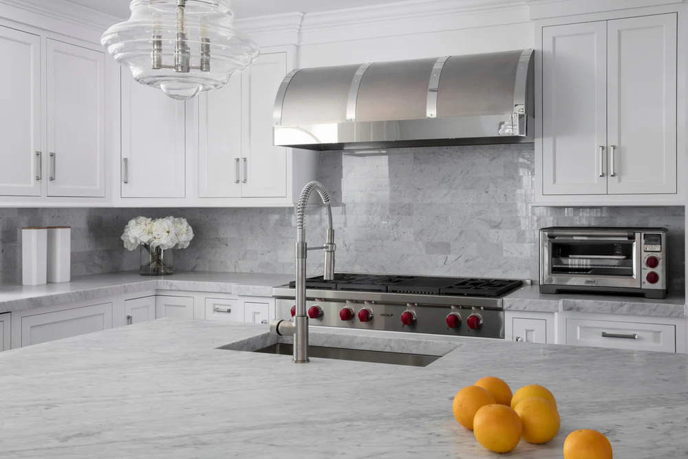 Italian White Marble Bianco Carrara Marble for Wall Panel/ Floor Tile/ Countertop/ Vanity Top/Fireplace/Composite Panel/Tread