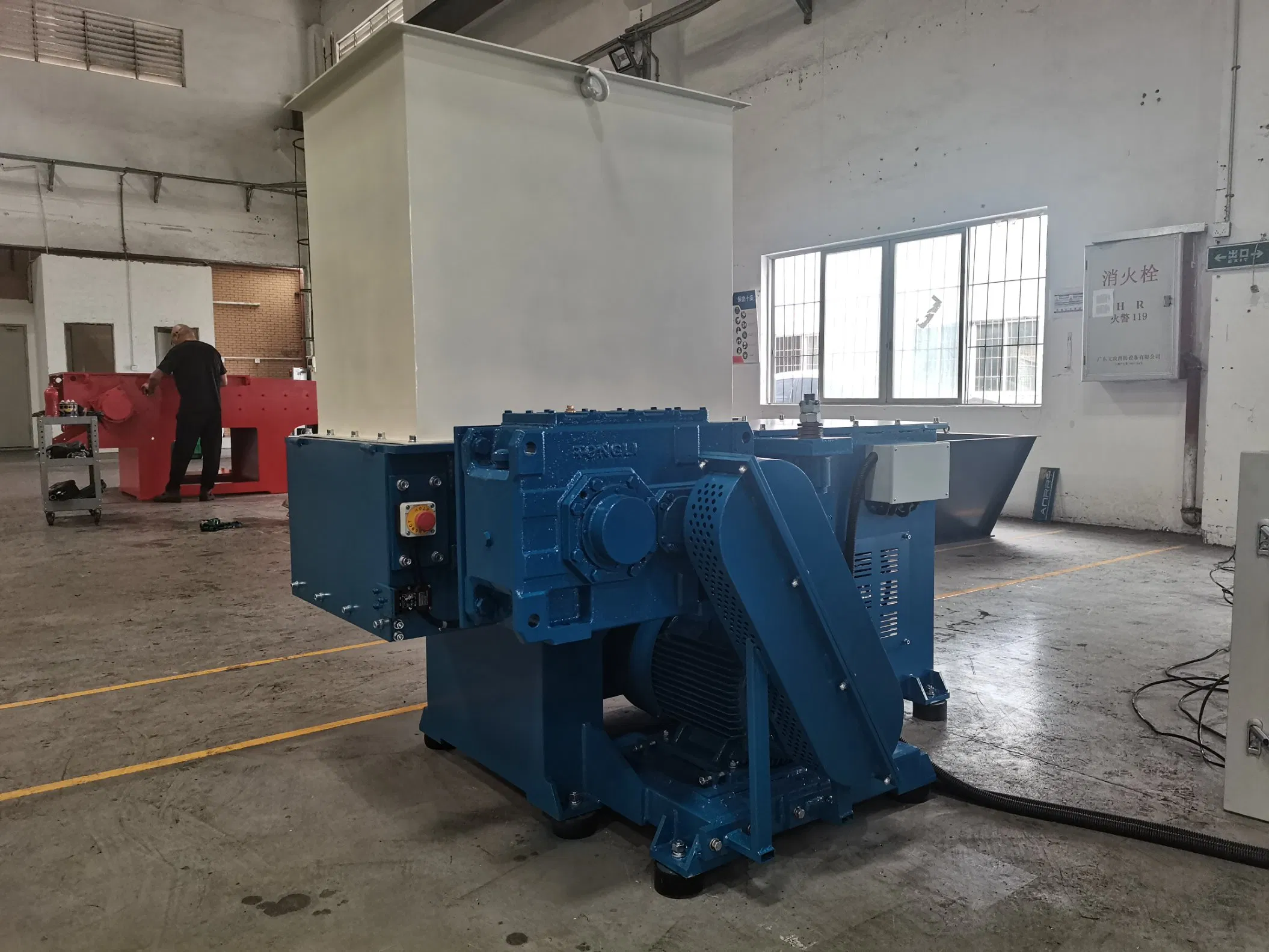 Films/Pet Bottles/HDPE Bottles Crusher Single Shaft Shredder Machine for Plastic Recycling