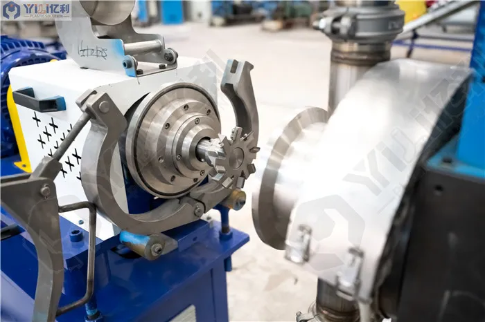 Under water pelletizer