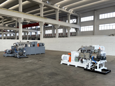 Xinda Plastic/Rubber Twin Screw Extruder/Granulator/Pelletizer Machine Wood Pellet Machine