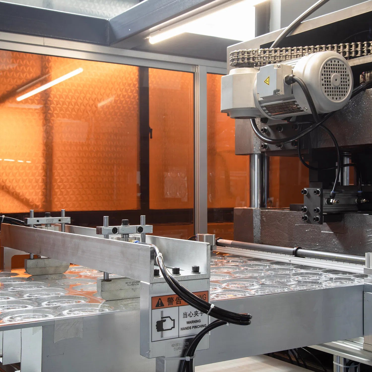 Automatic Plastic Fast Food Box Takeout Container Yougurt Cup Lid Paper Cup Cover Thermoforming Forming Making Machine