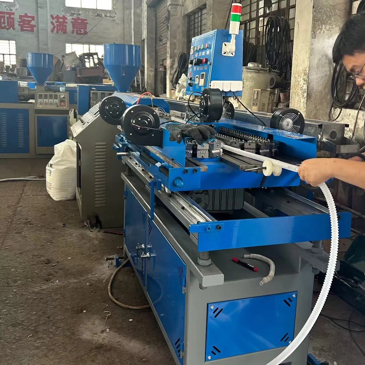 Source Factory Sj-65/25hy PP PE Pipe Extruder/Profile Extruder Plastic Granulator