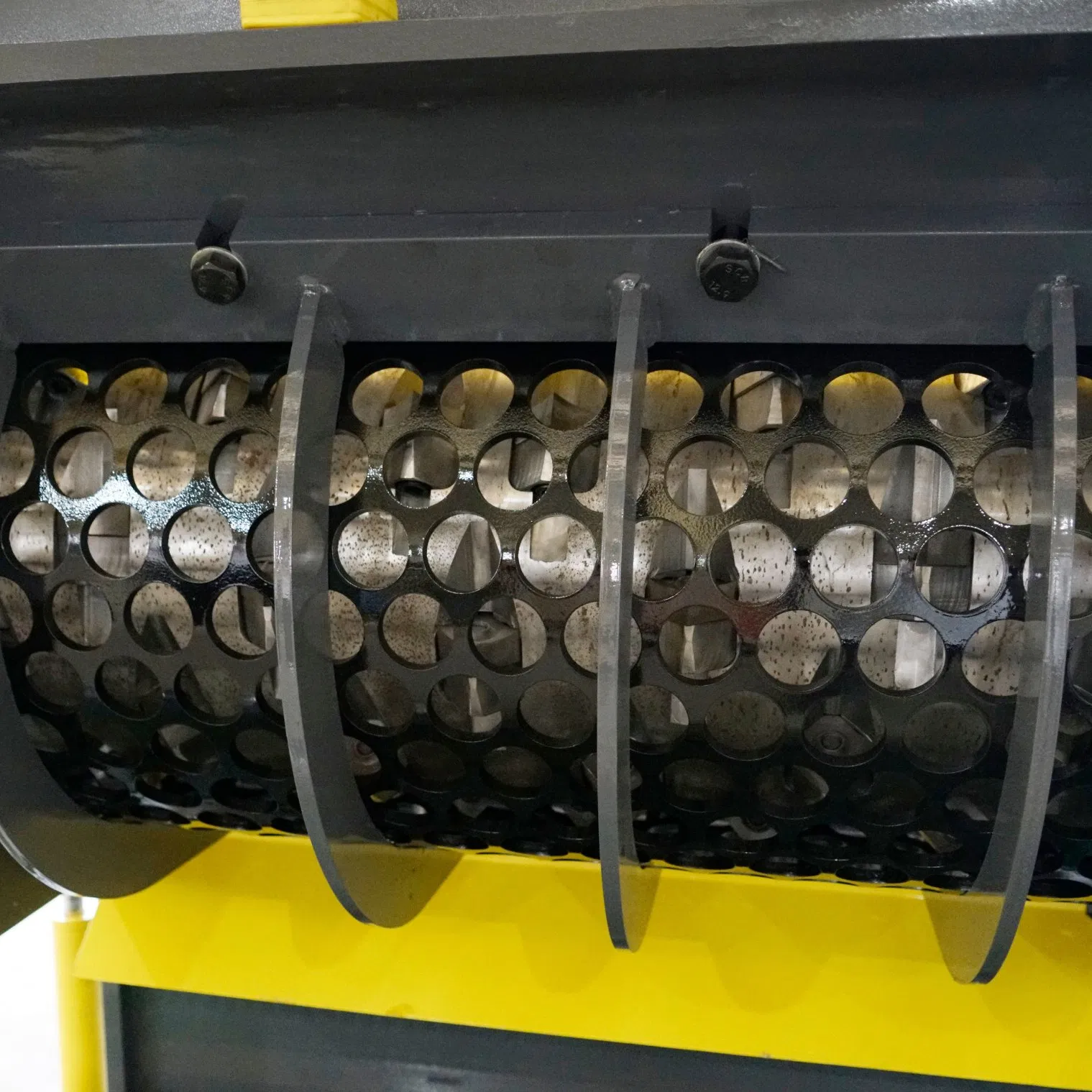 High-Capacity Industrial Plastic Shredder Machine for Plastic Wood Paper and Metal Can Recycling