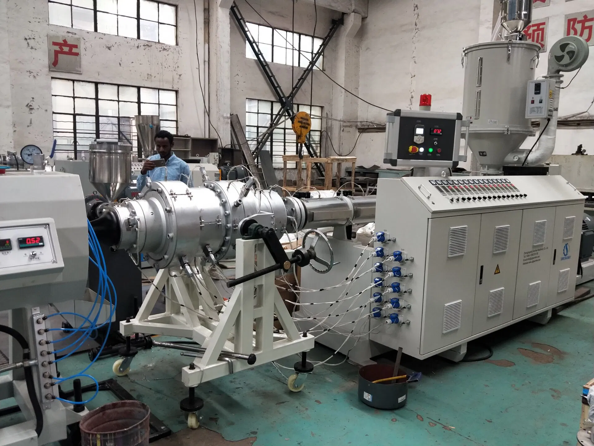 Single Screw Plastic HDPE PP PPR Conical Twin Screw PVC Pipe Extruder PVC Profile Extruder / Parallel Twin Screw Extruder