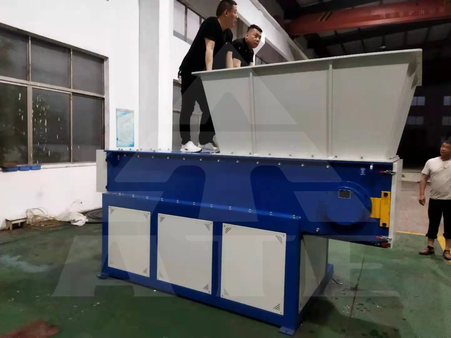 Mini Clothing Shredding Machine Plastic Single Shaft Shredder Line