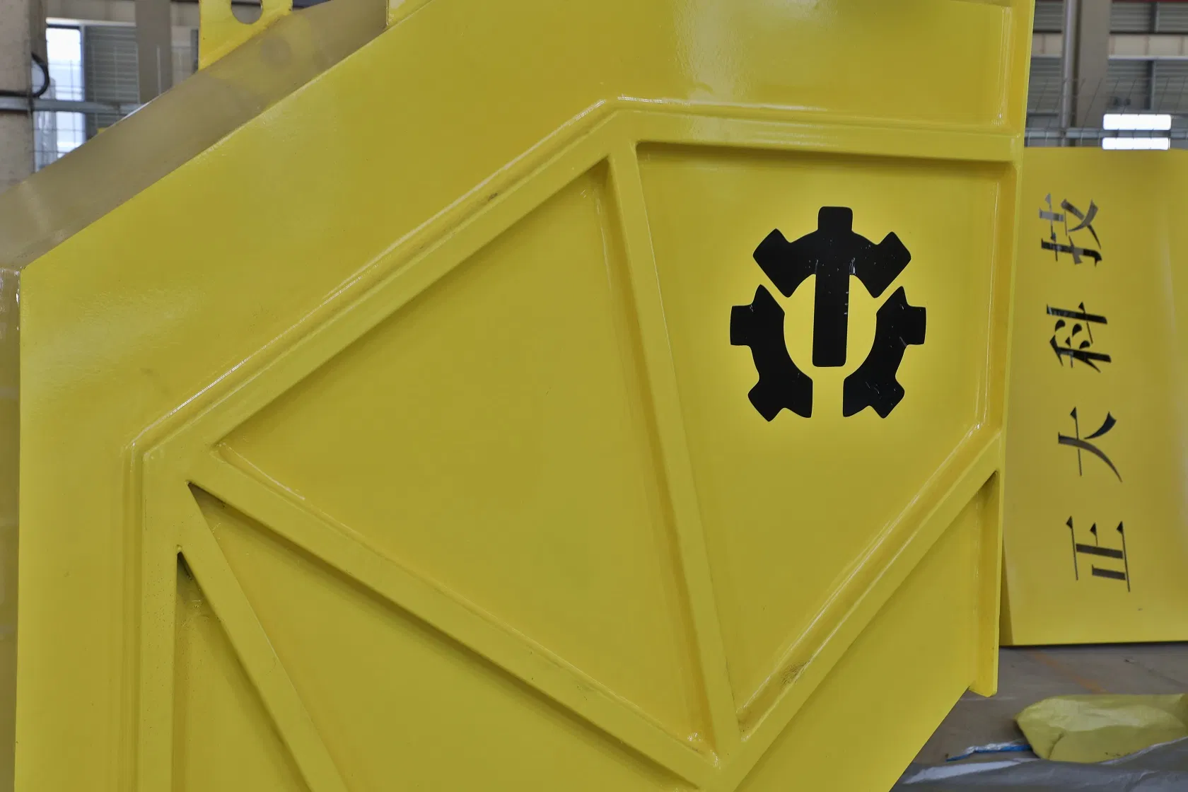 Industrial Plastic Recycling Machine &amp; Heavy-Duty Recycling Wood Tire Plastic Crusher for Paper Metal