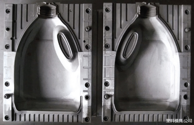 Custom Blow Molding Dies for Stackable Plastic Barrels and Barrel-Shaped Containers