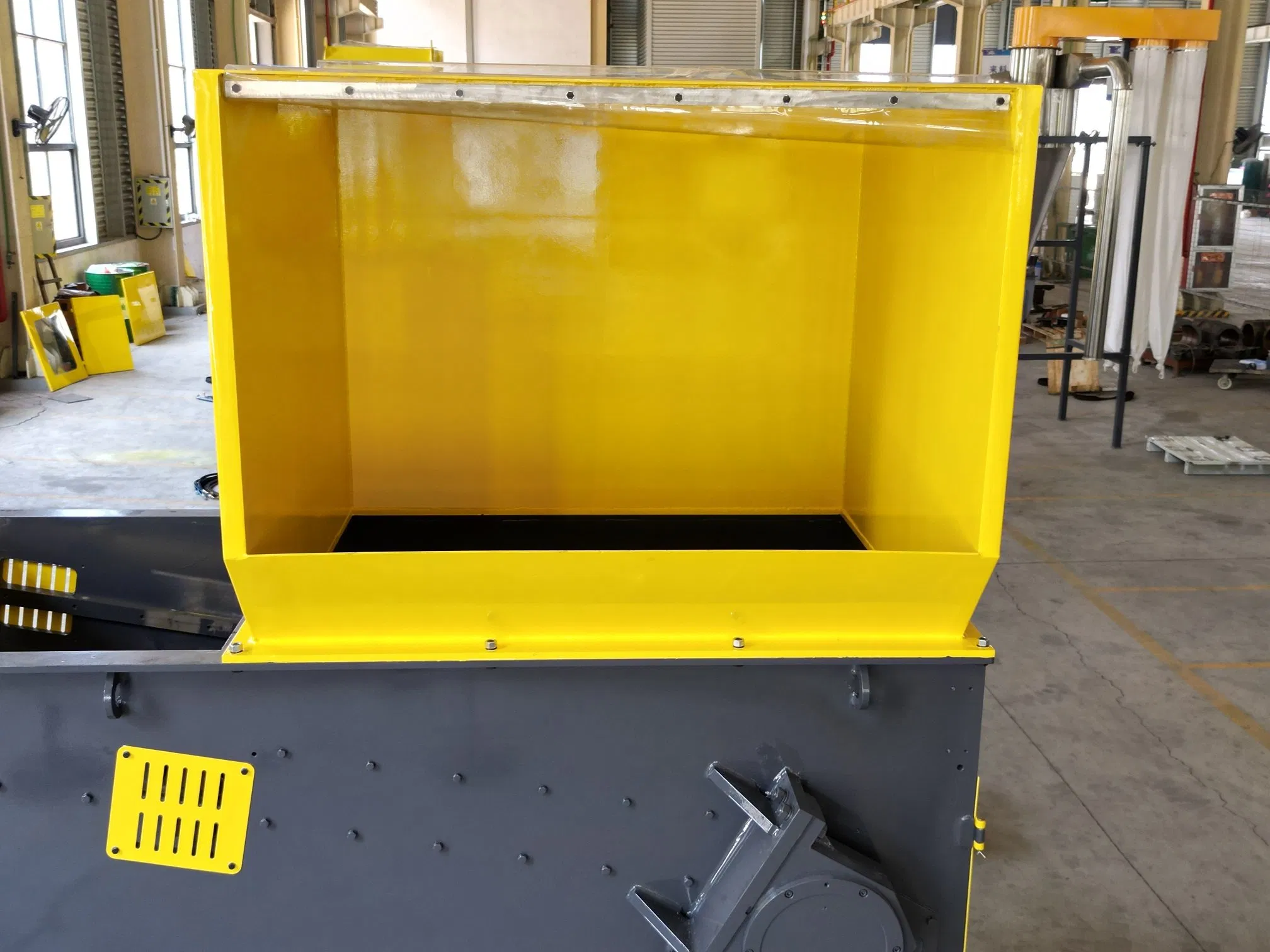 High-Capacity Industrial Plastic Shredder Machine for Plastic Wood Paper and Metal Can Recycling